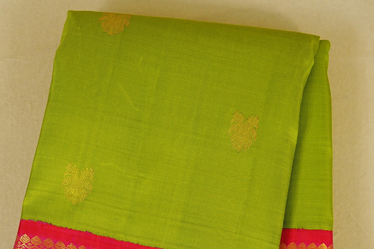 Parrot Green with Reddish Pink Borders Vintage Kanjivaram Silk Saree body zoom
