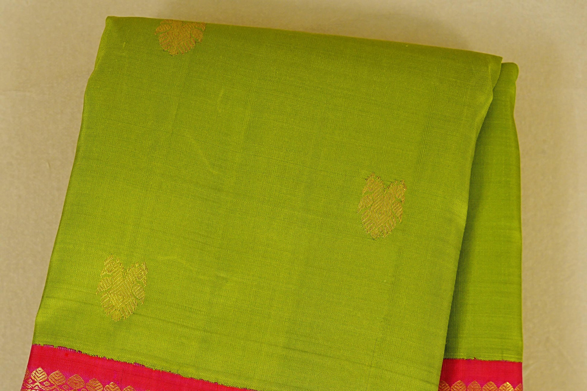 Parrot Green with Reddish Pink Borders Vintage Kanjivaram Silk Saree body zoom