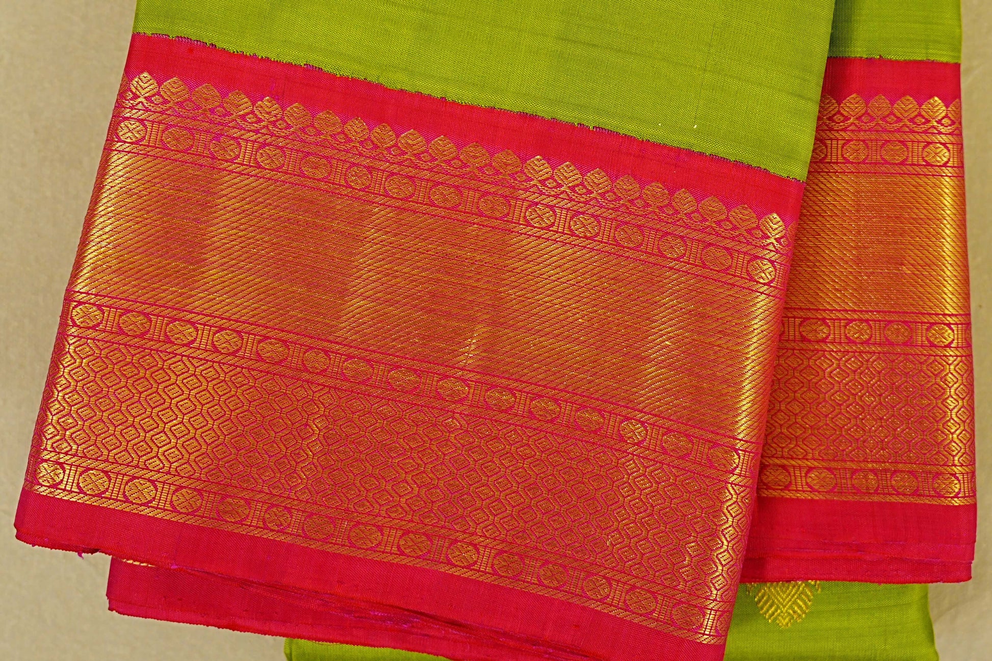 Parrot Green Vintage Kanjivaram Silk Saree border zoom