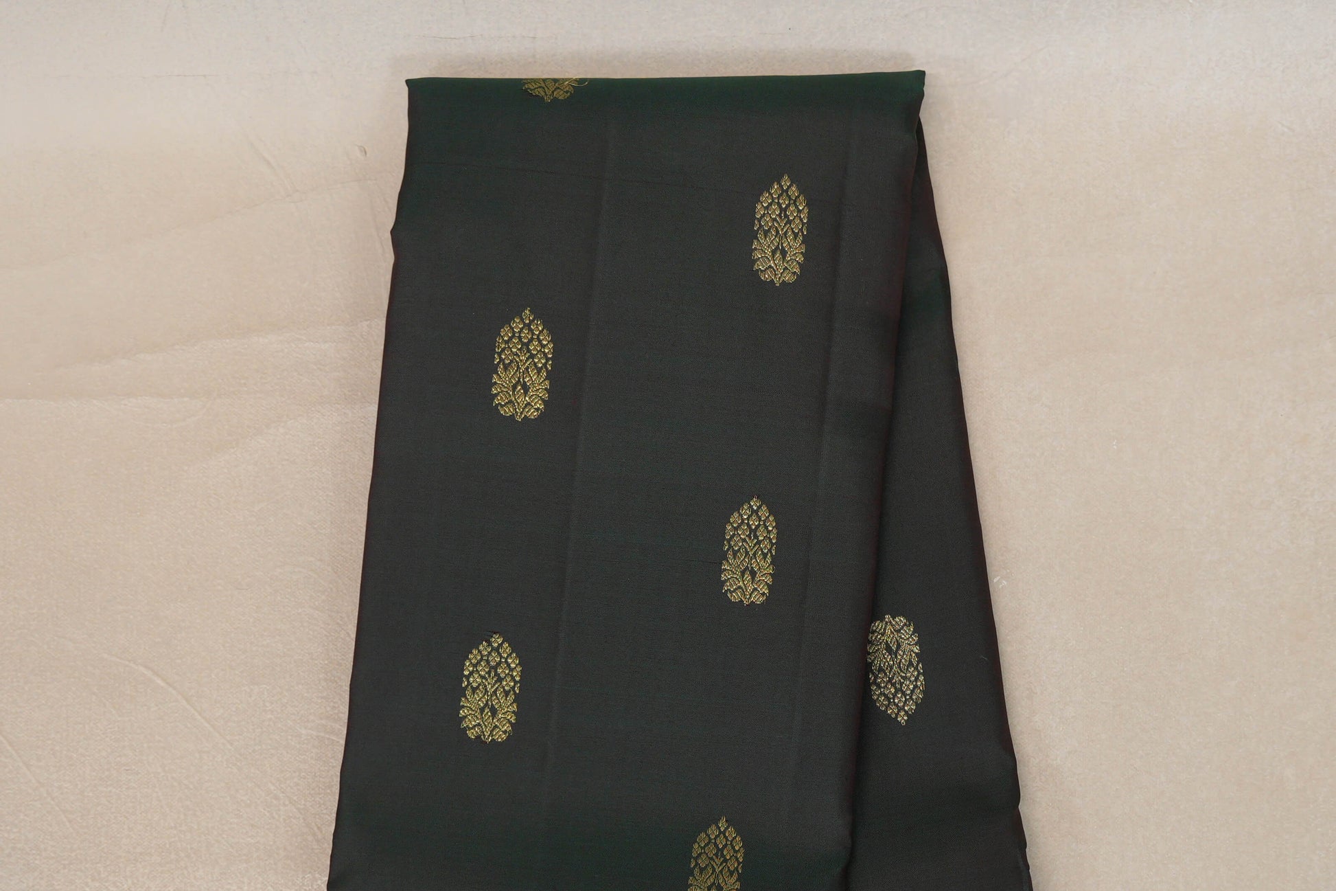 Dual Tone of Deep Bottle Green and Deep Red Vintage Kanjivaram Silk Saree body zoom