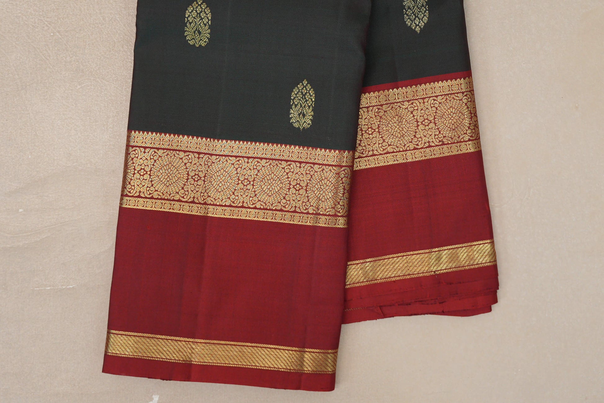 Dual Tone of Deep Bottle Green and Deep Red Vintage Kanjivaram Silk Saree border zoom