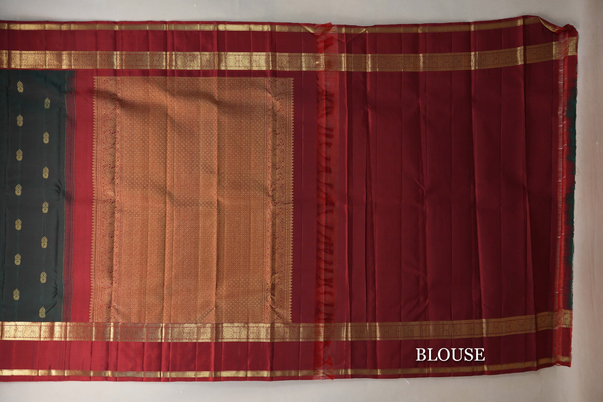 Dual Tone of Deep Bottle Green and Deep Red Vintage Kanjivaram Silk Saree blouse