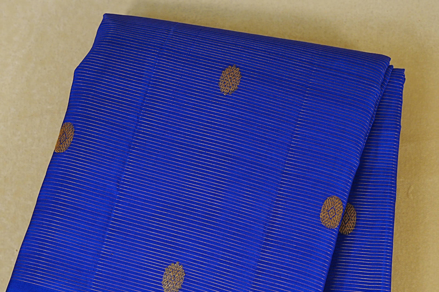 Royal Blue Vaira Oosi Vintage Kanjivaram Silk Saree body zoom