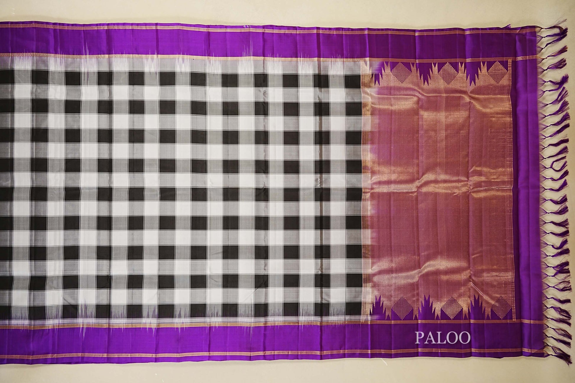 Black and White Checks  Light Weight Kanchipuram Silk Saree paloo