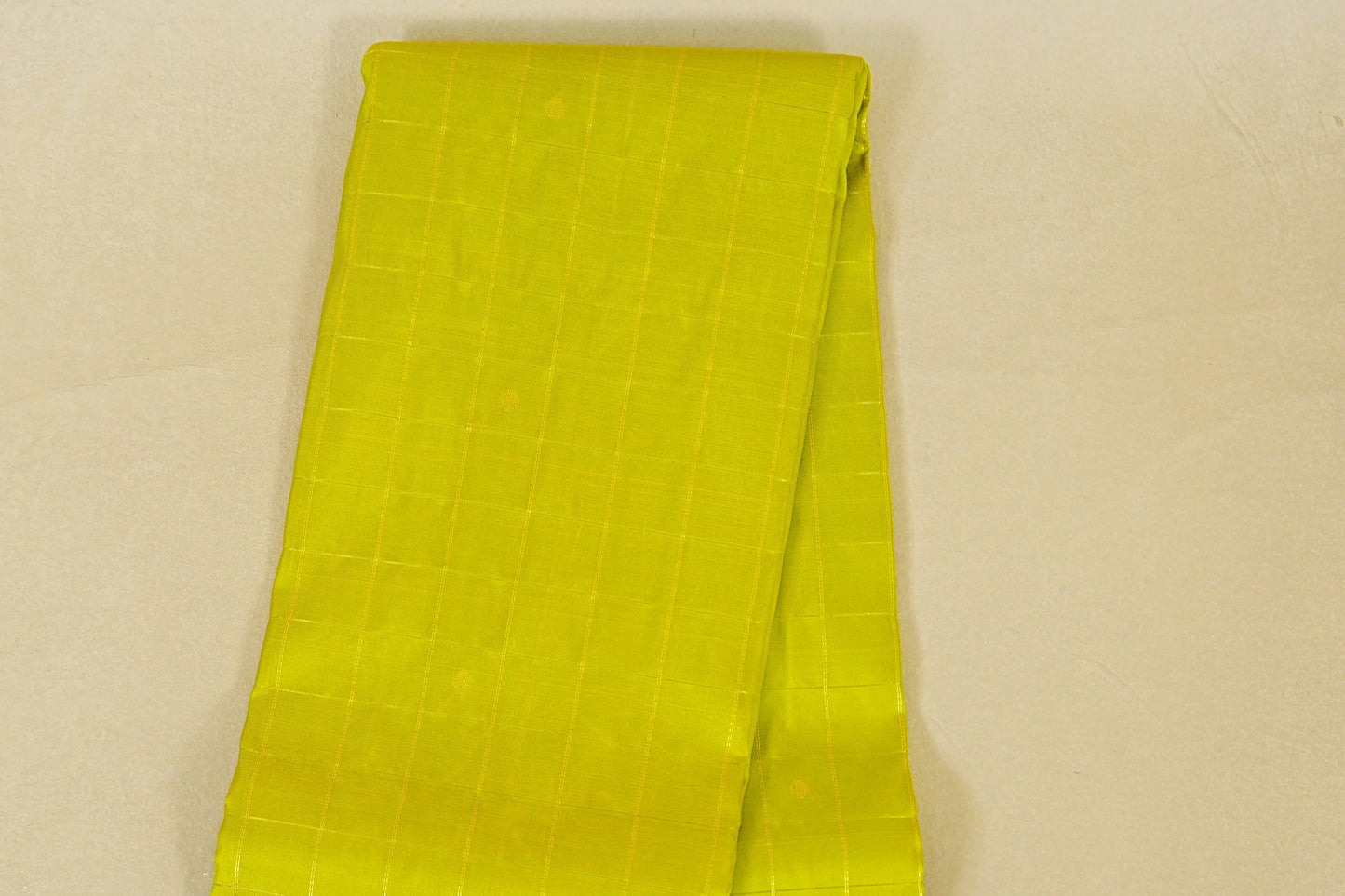 Dual Tone of Green and yellow Light Weight Kanchipuram Silk Saree body zoom