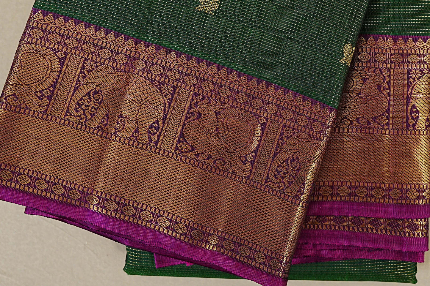 Bottle Green with Magenta Borders Heirloom Kanjivaram Silk Saree  borders zoom
