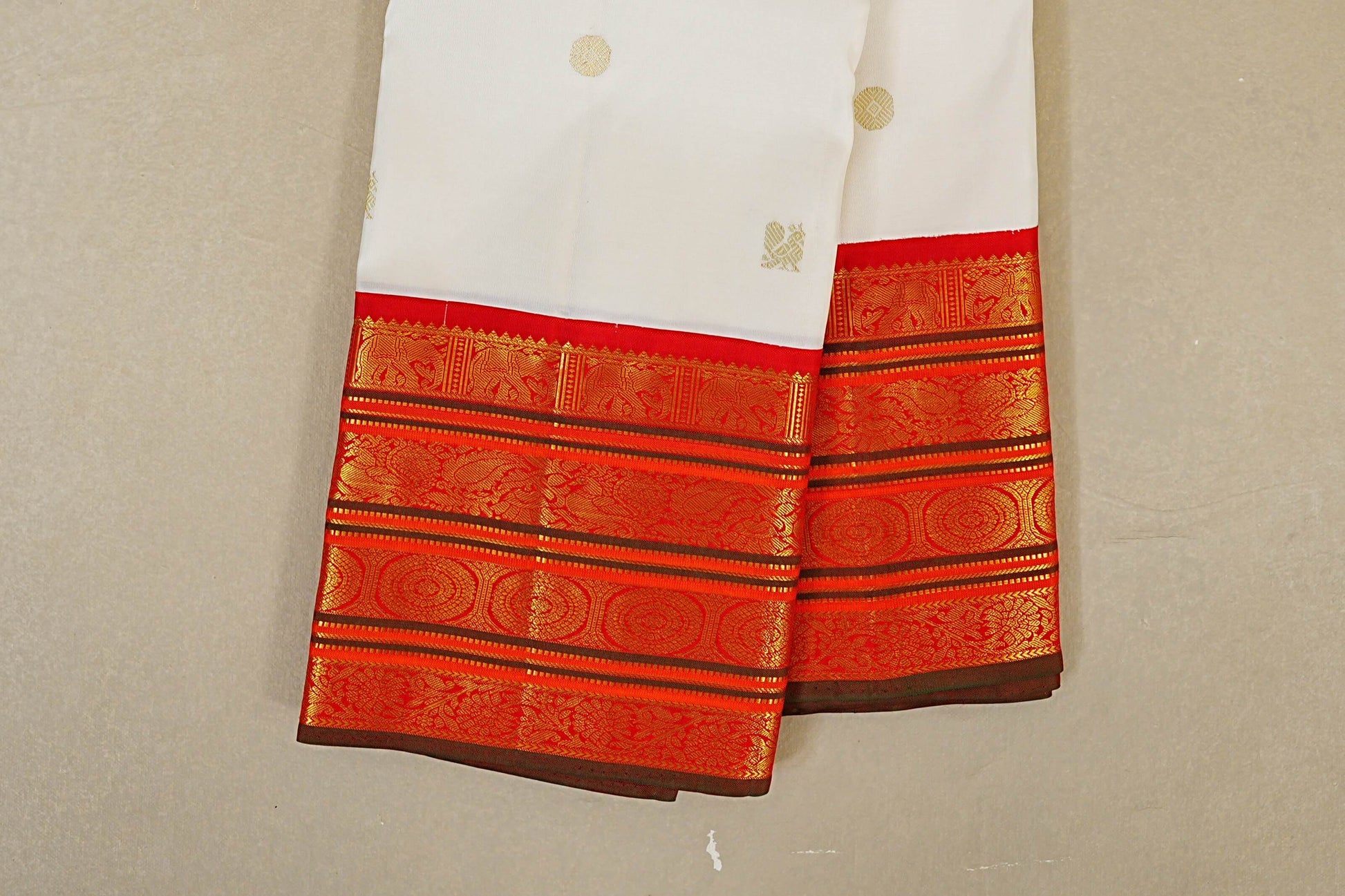 Off White with Bright Red Borders Vintage Kanjivaram Silk Saree border zoom