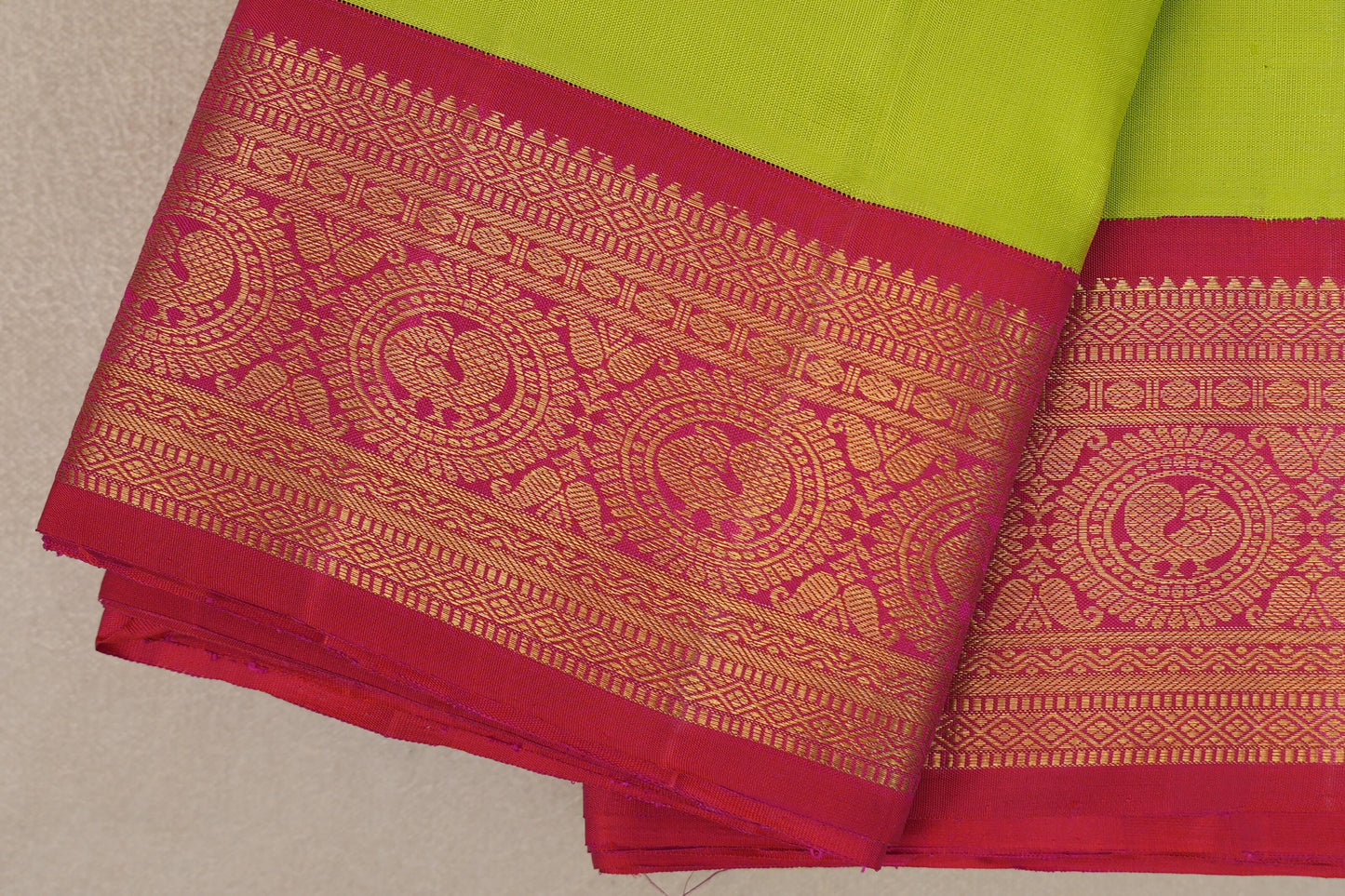 Parrot Green Vintage Kanjivaram Silk Saree border zoom