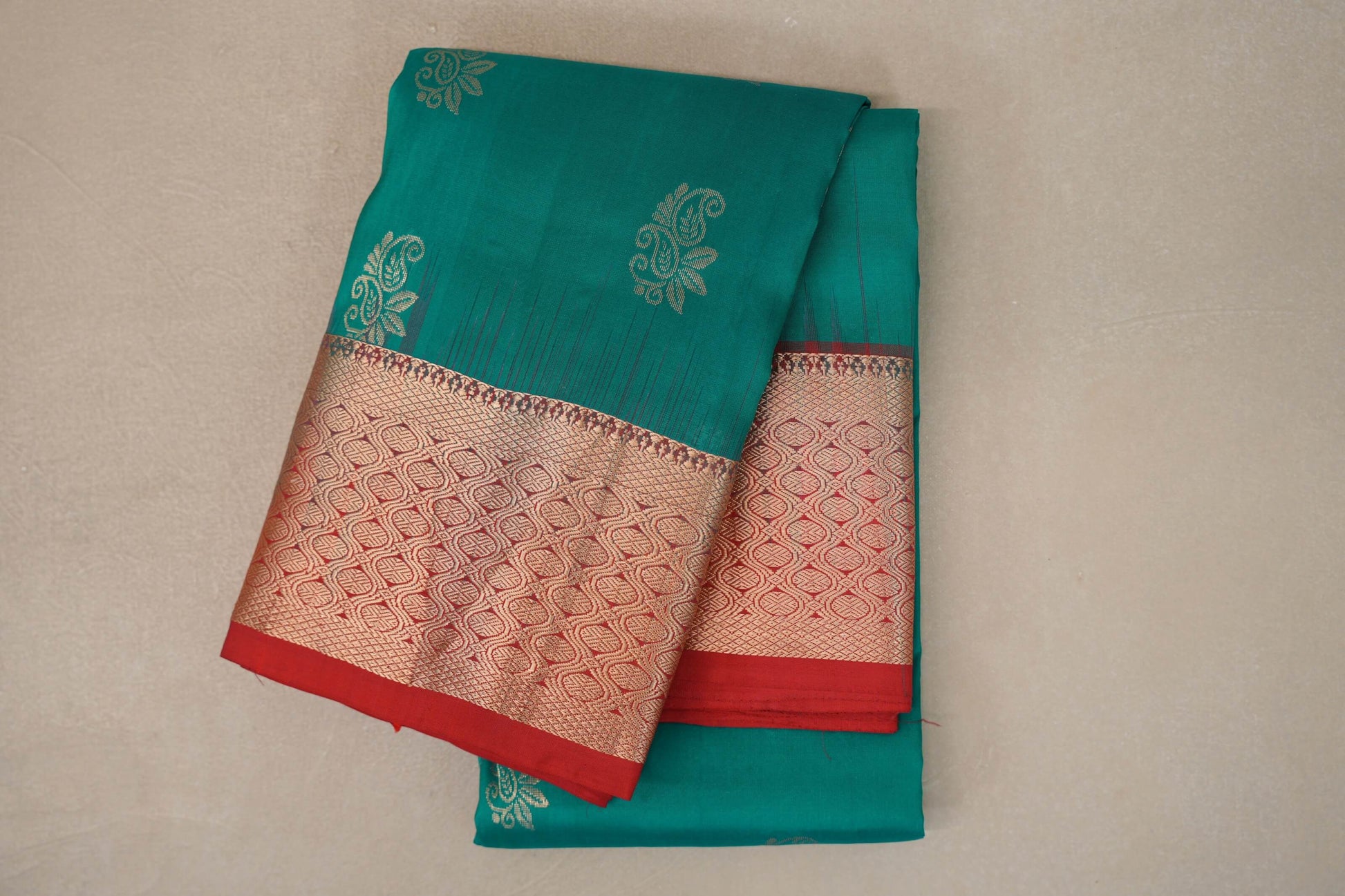folded Rama Green Light Weight Kanchipuram Silk Saree 