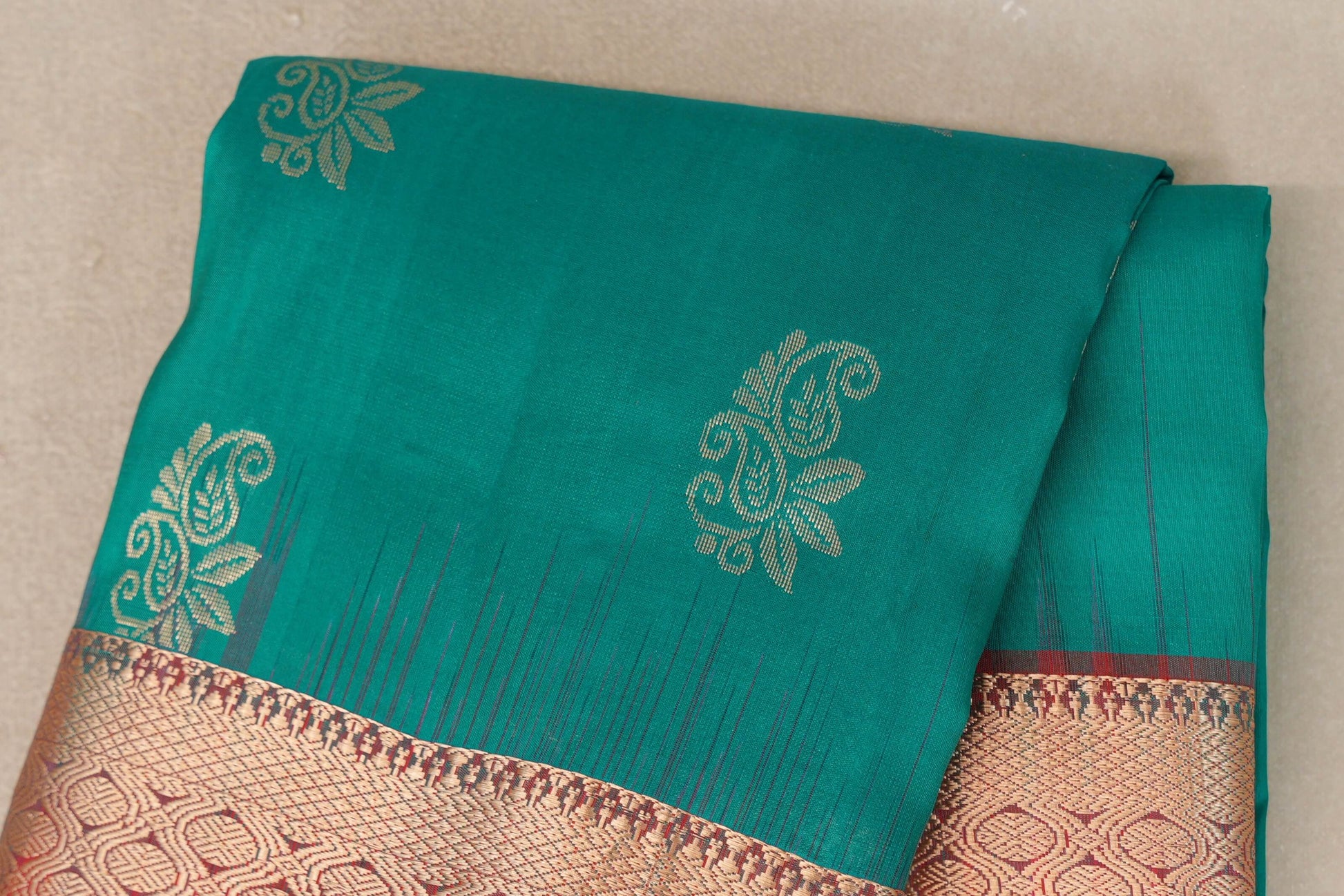 Rama Green Light Weight Kanchipuram Silk Saree body zoom