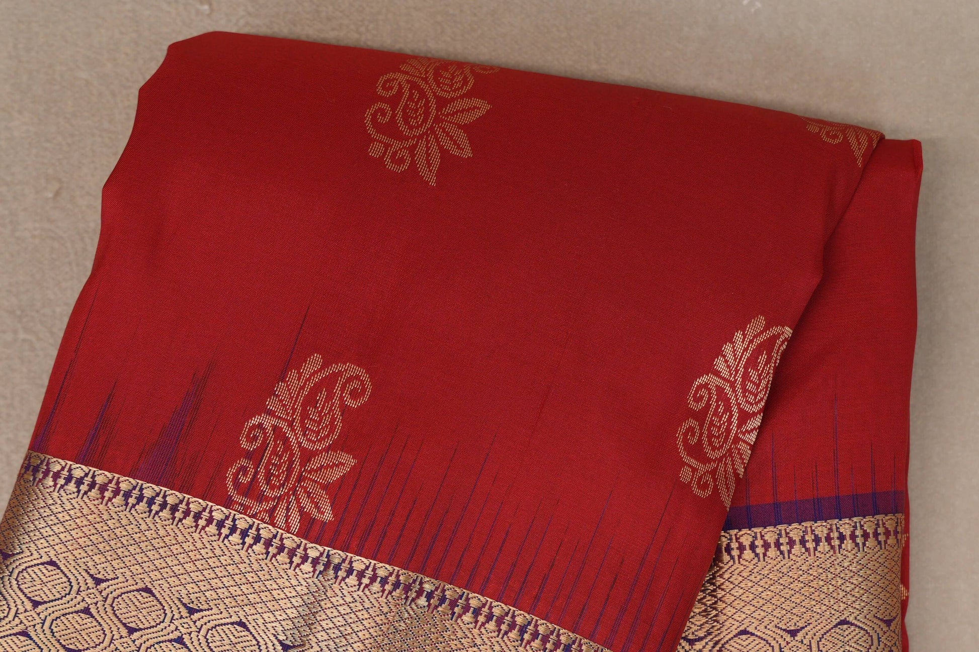 Tomato Red Light Weight Kanchipuram Silk Sareebody zoom