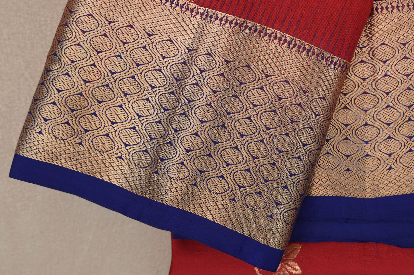 Tomato Red Light Weight Kanchipuram Silk Saree border zoom