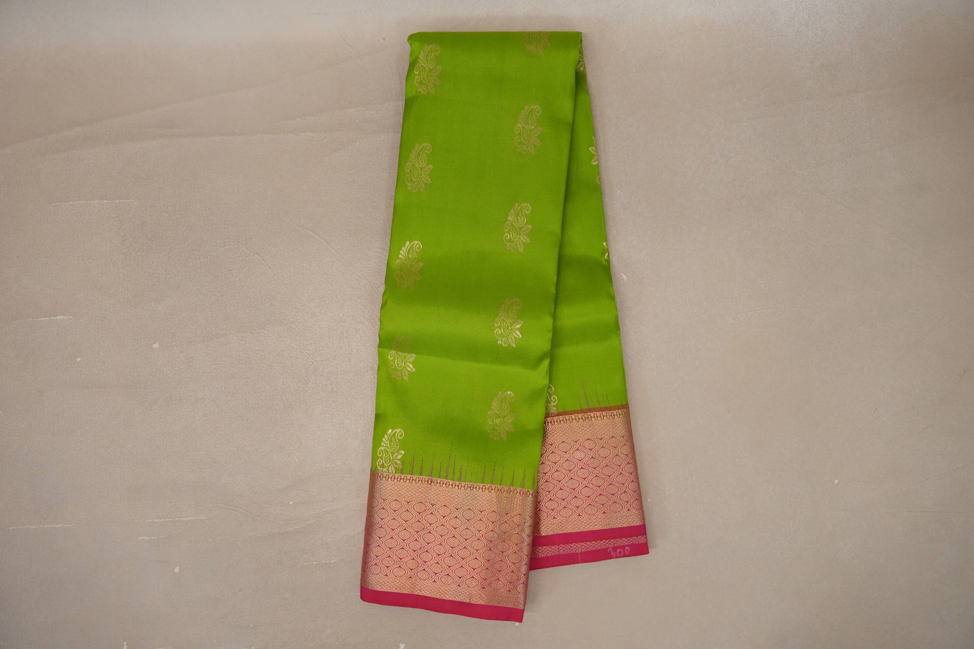 Parrot Green Light Weight Kanchipuram Silk Saree online