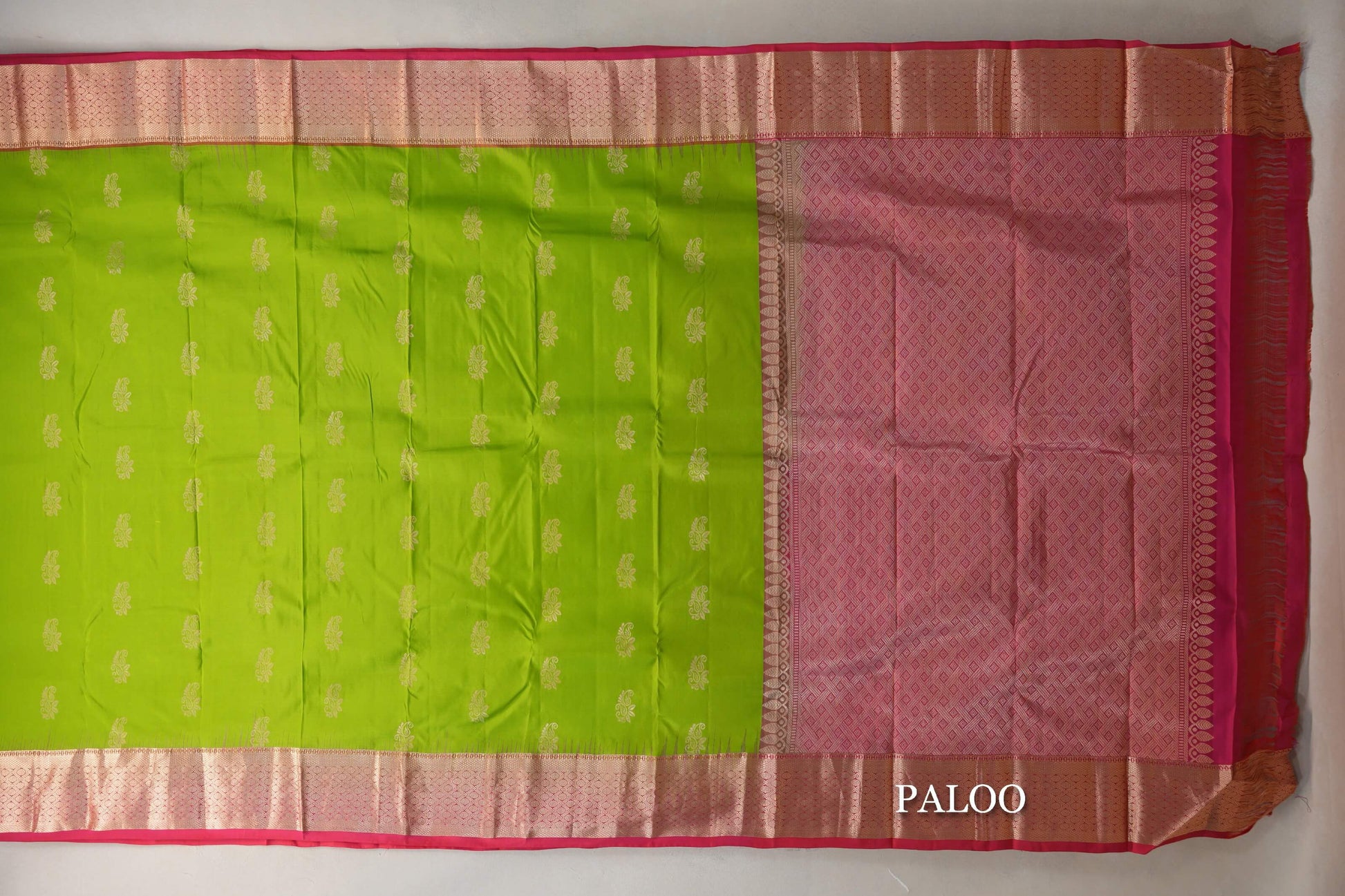 Parrot Green Light Weight Kanchipuram Silk Saree paloo
