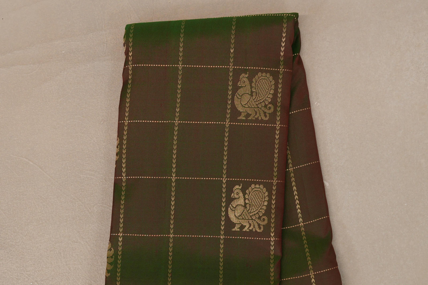 Dual Tone of Deep Maroon and Green Light Weight Kanchipuram Silk Saree body zoom