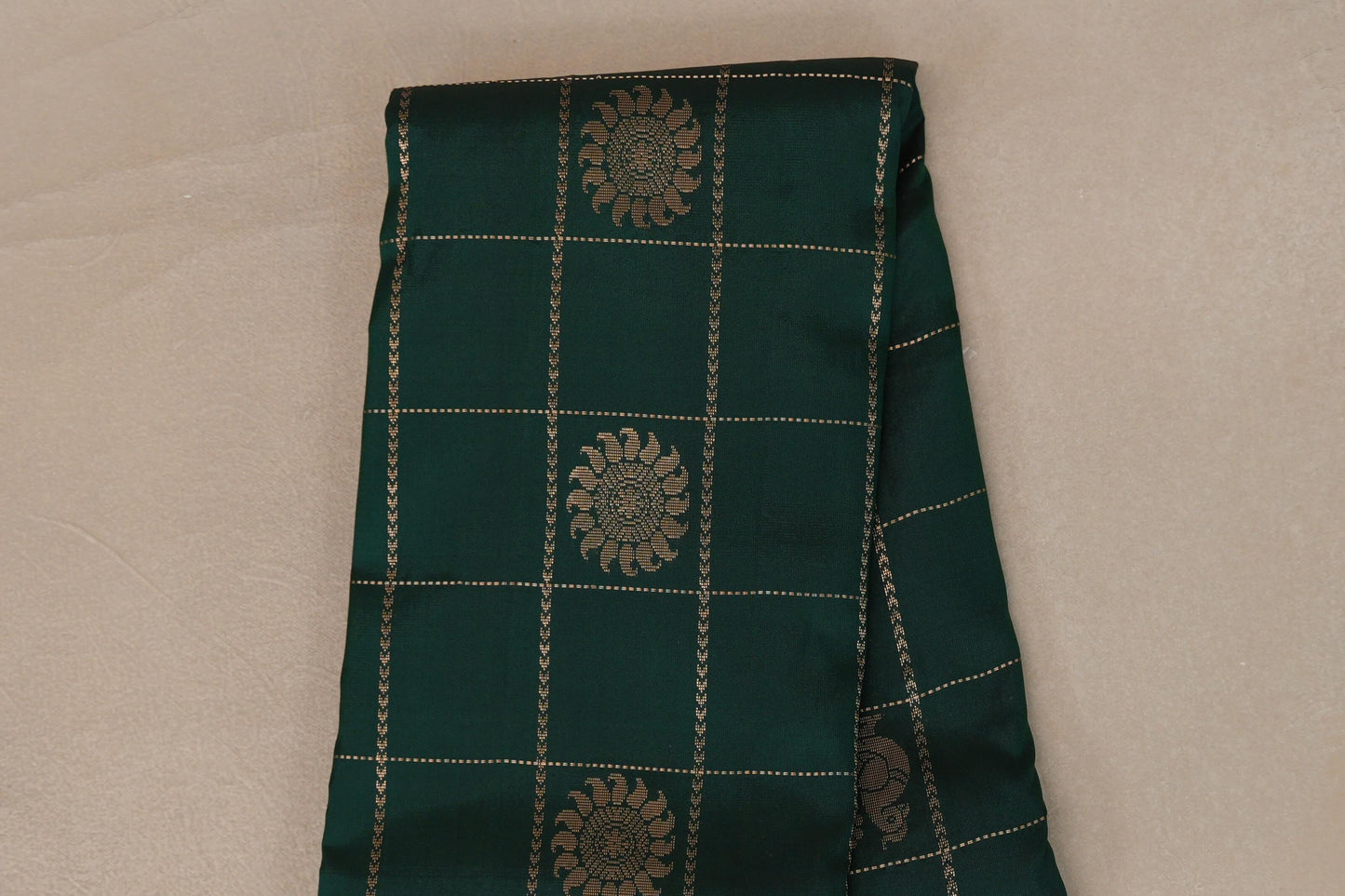 Deep Bottle Green Light Weight Kanchipuram Silk Saree body zoom