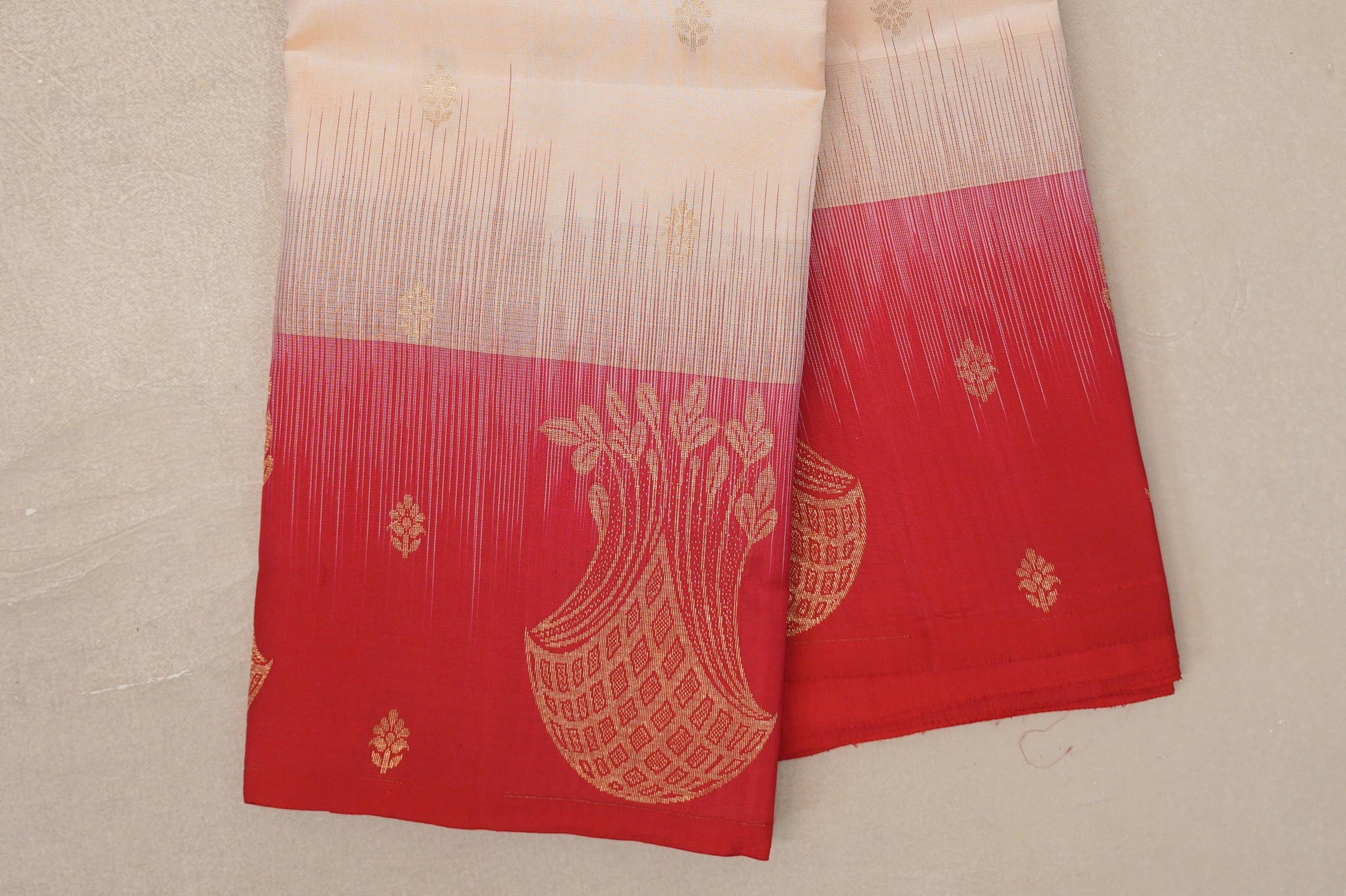 Cream Light Weight Kanchipuram Silk Saree border zoom