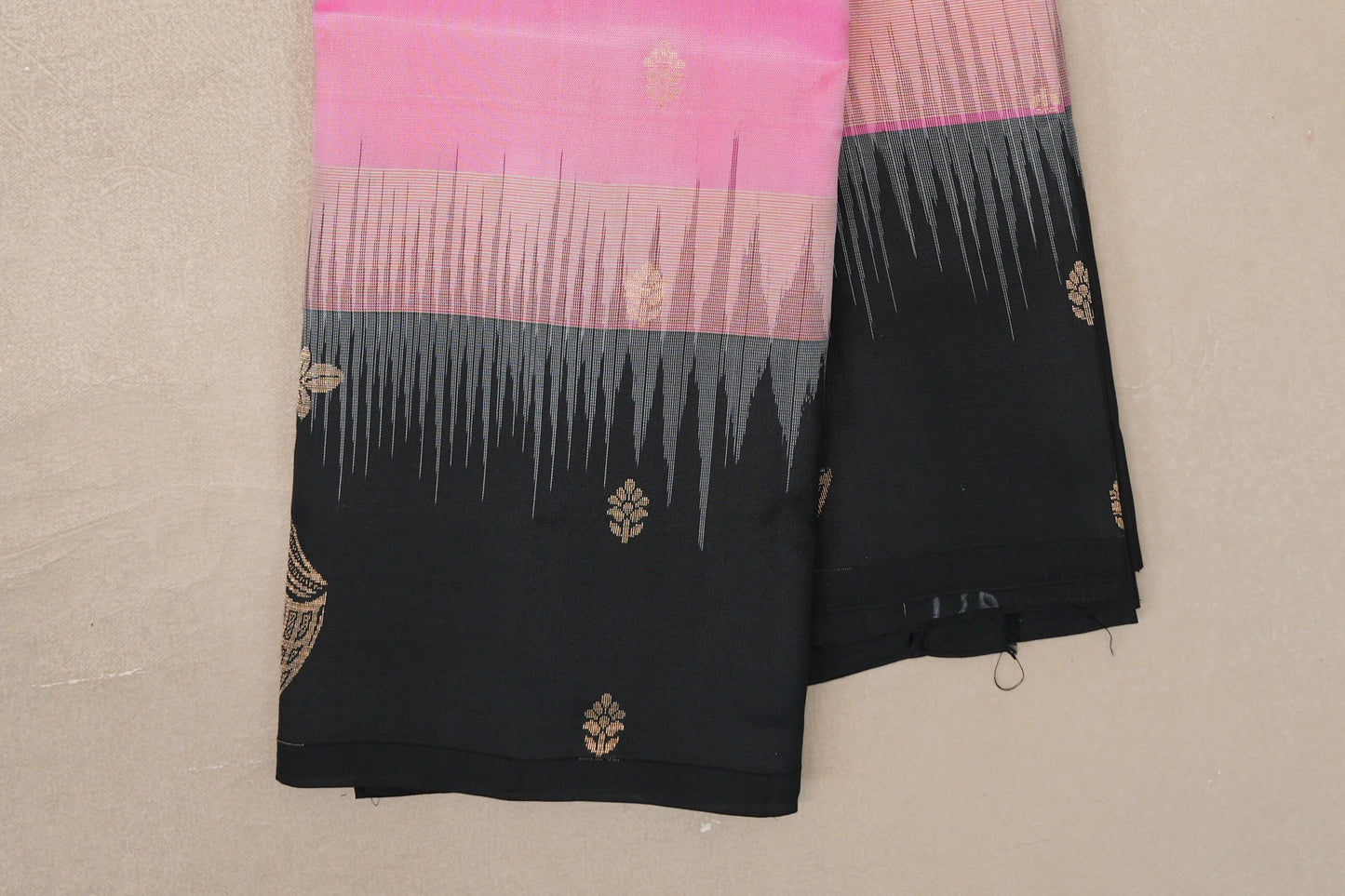 Bright Rose Pink Light Weight Kanchipuram Silk Saree border zoom