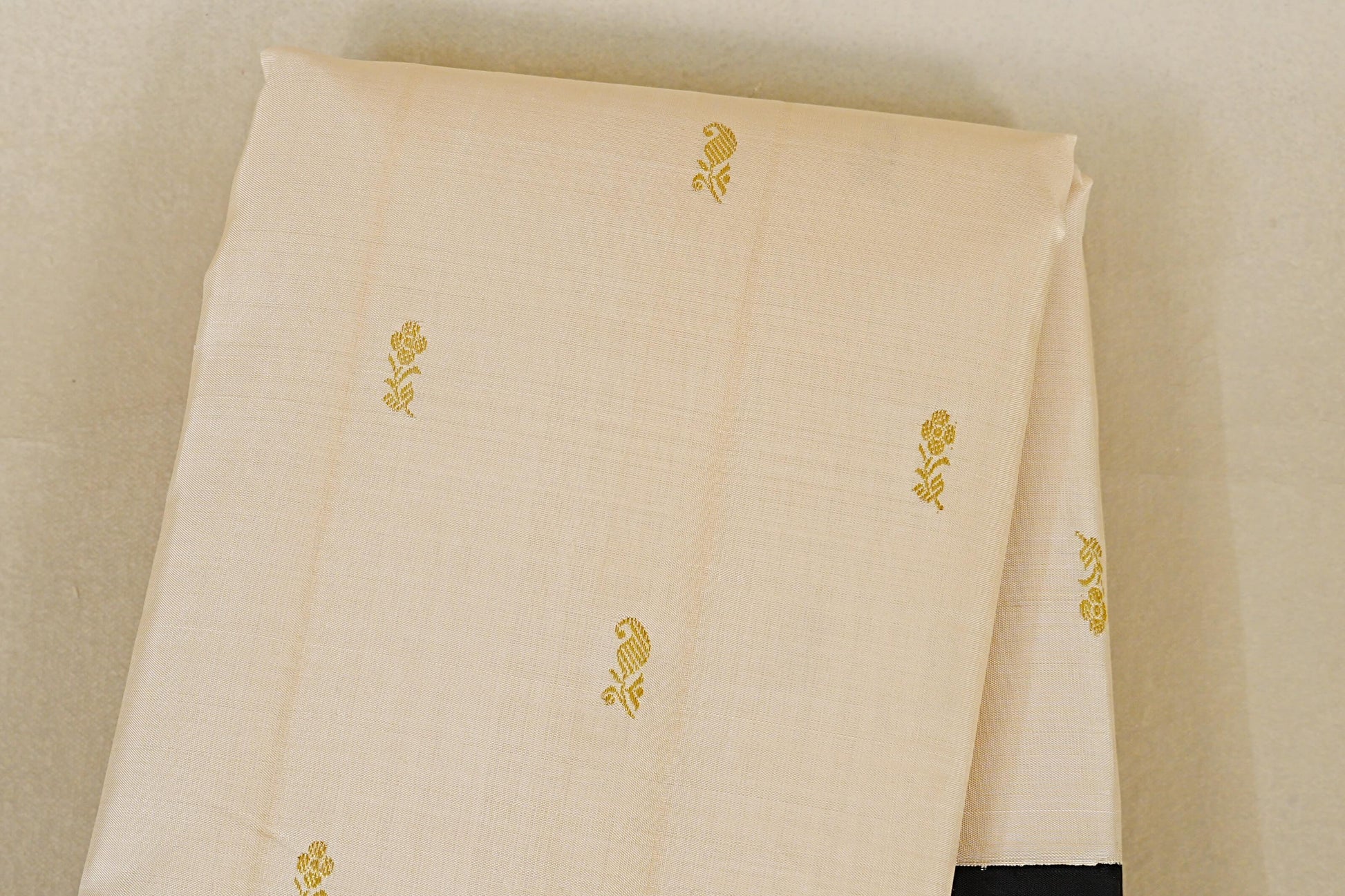Cream Vintage Kanjivaram Silk Saree body zoom