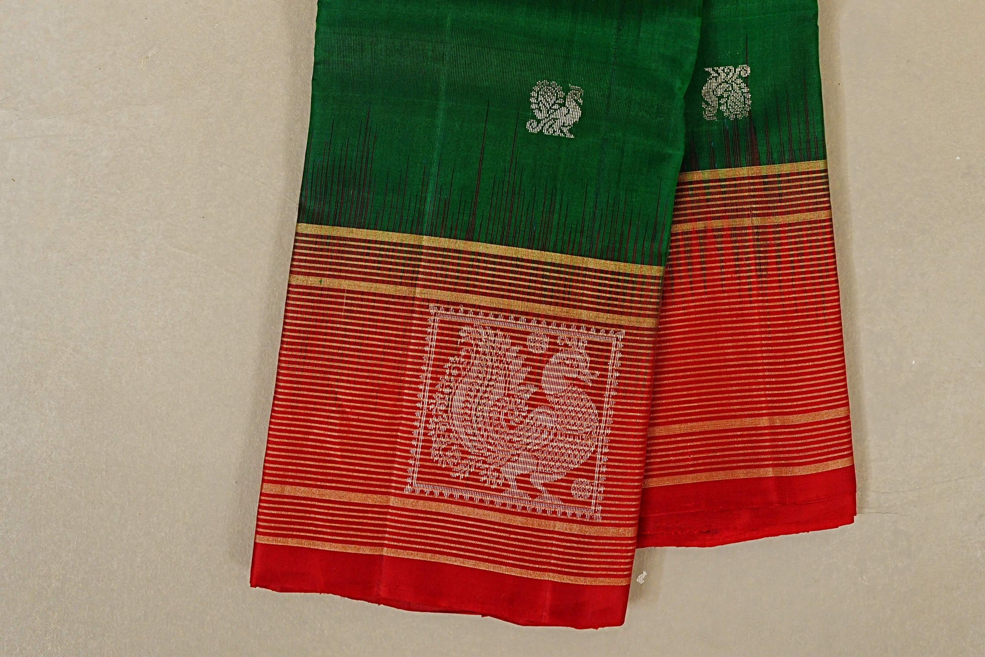 Bottle Green Light Weight Kanchipuram Silk Saree borders zoom