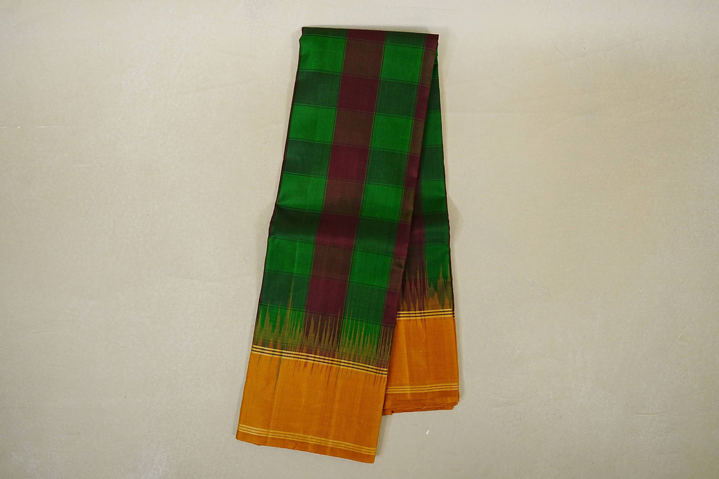 Parrot Green with Maroon Checks Light Weight Kanchipuram Silk Saree body zoom