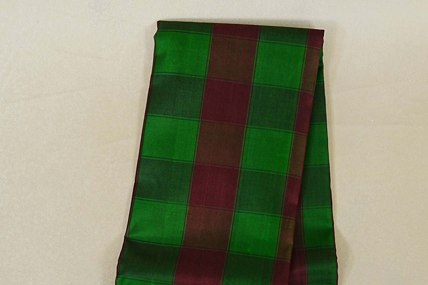 Parrot Green with Maroon Checks Light Weight Kanchipuram Silk Saree body zoom