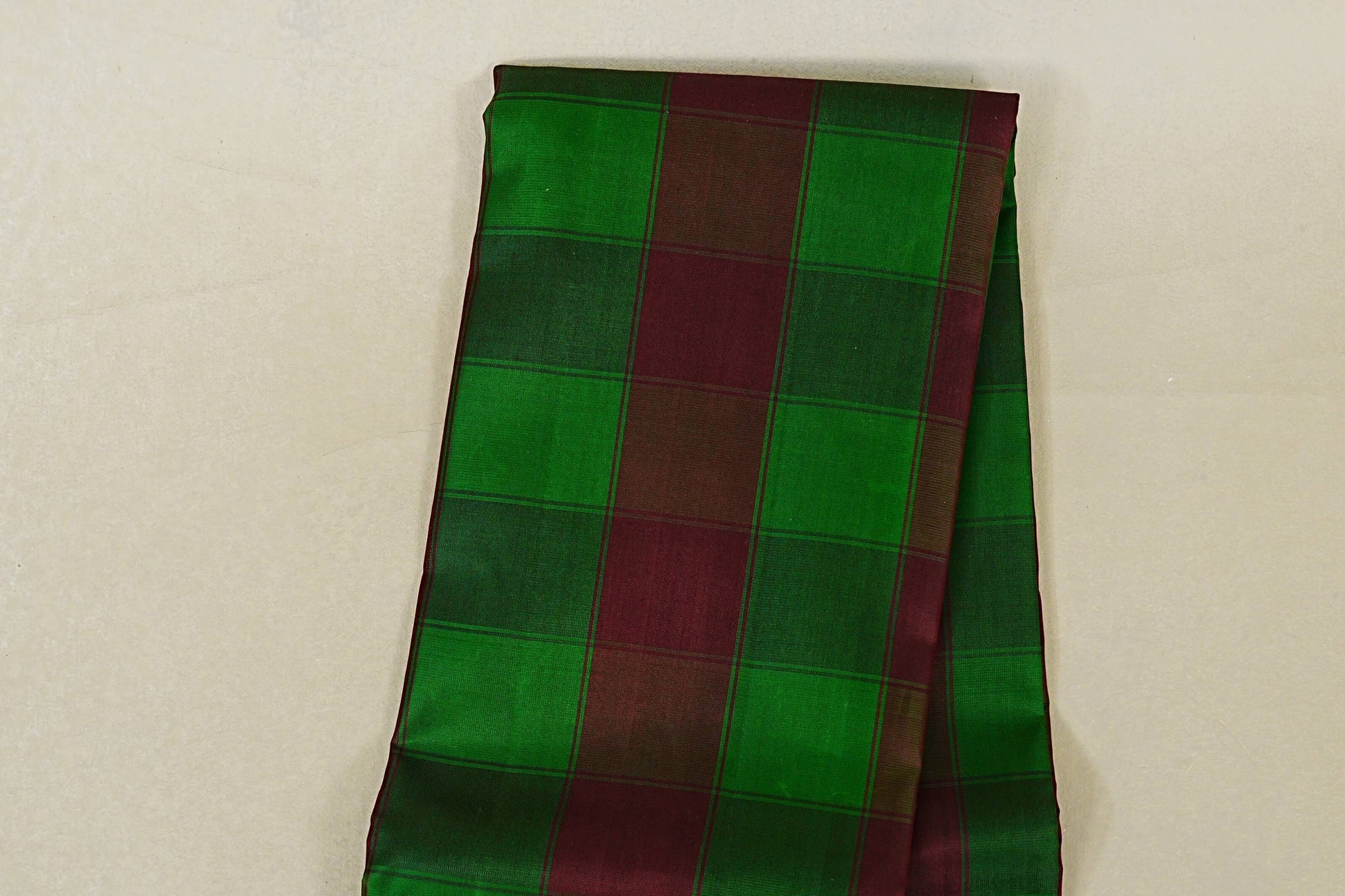 Parrot Green with Maroon Checks Light Weight Kanchipuram Silk Saree body zoom
