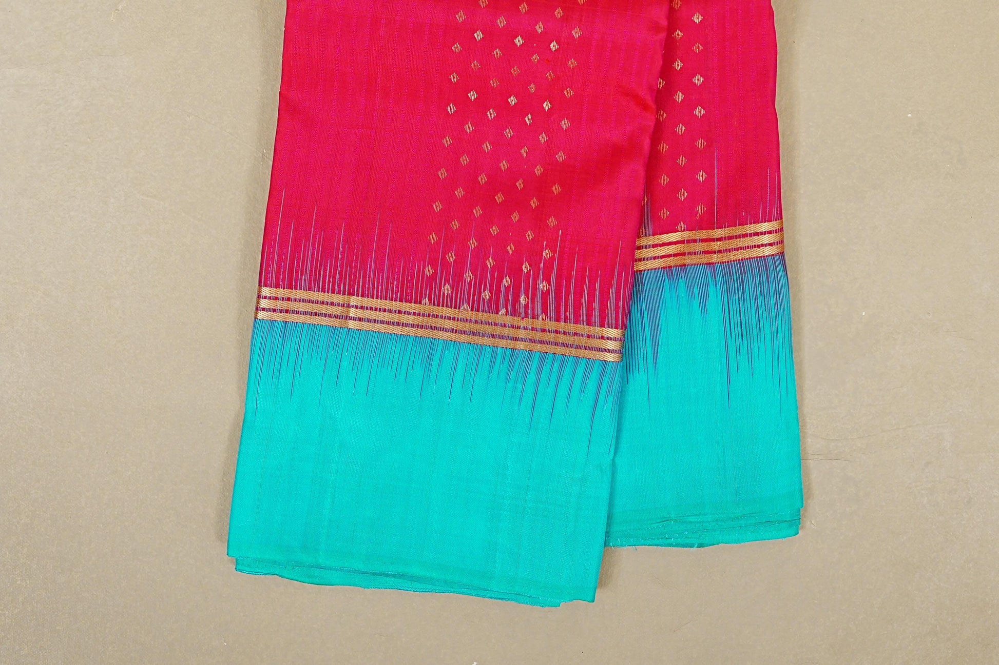 Rani Pink Light Weight Kanchipuram Silk Saree border zoom