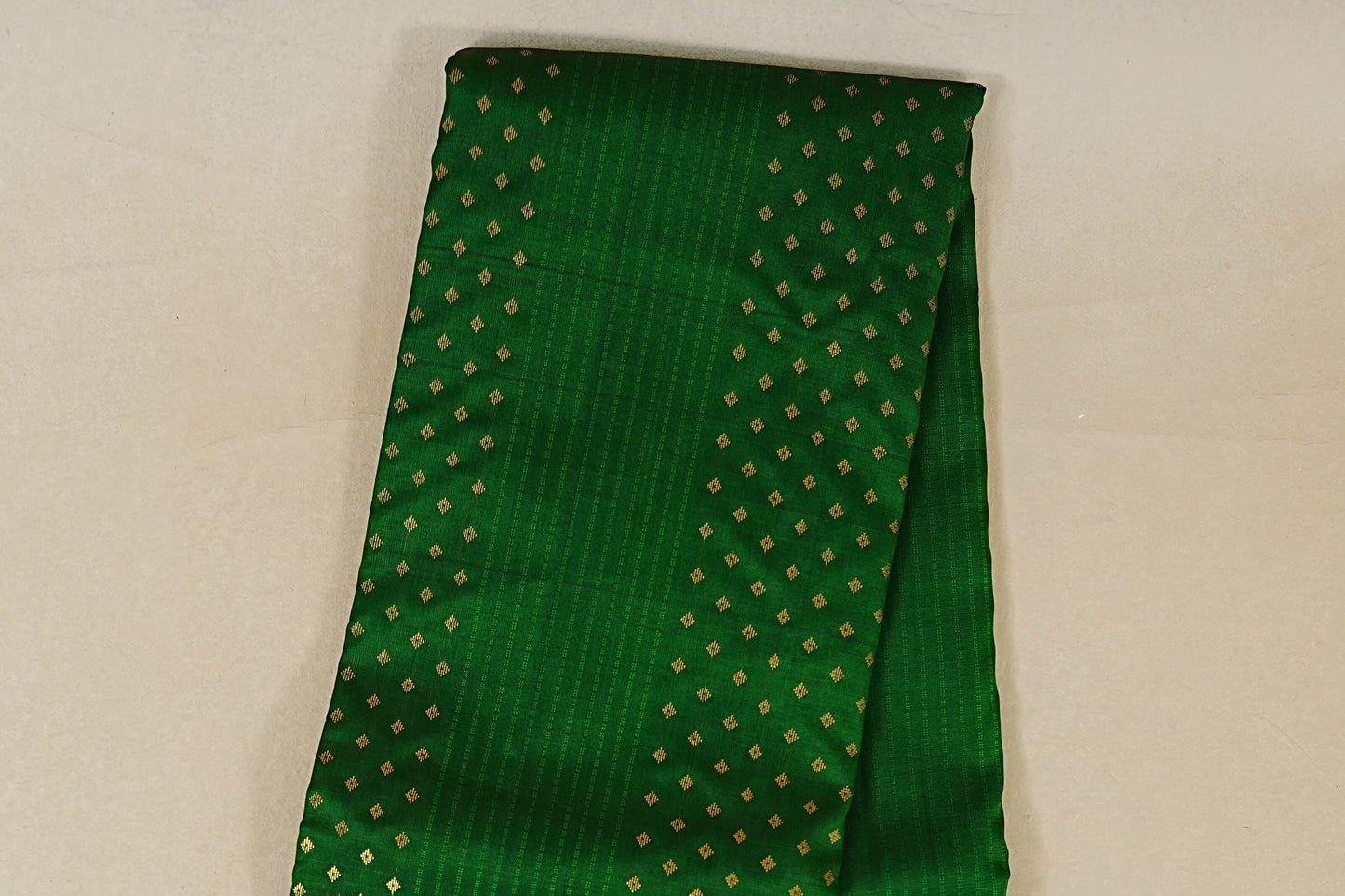 Bottle Green Light Weight Kanchipuram Silk Saree body zoom