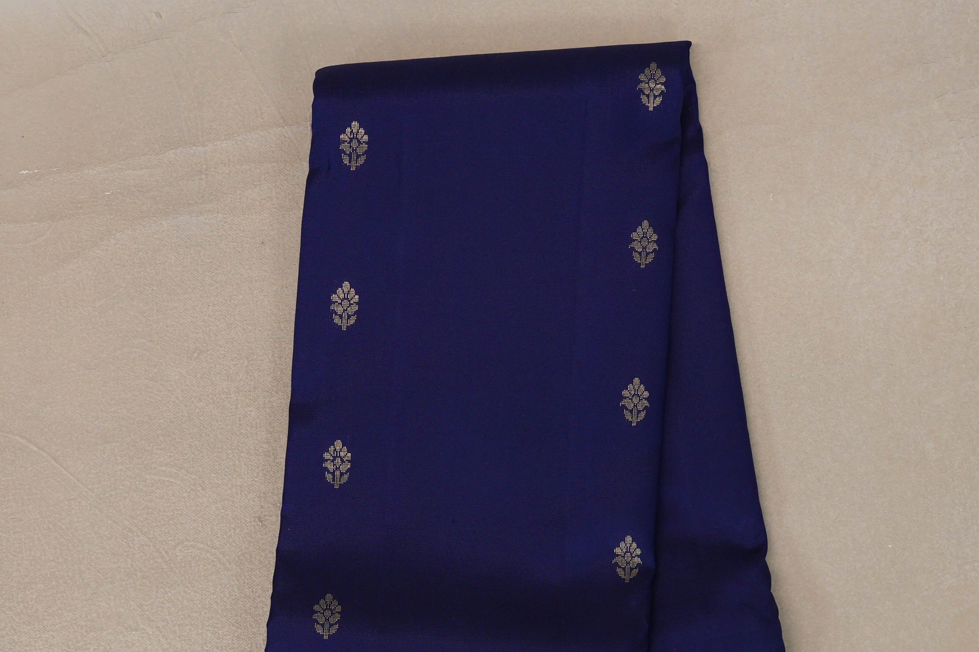 Deep Blue with Bright Pink Borders Light Weight Kanchipuram Silk Saree body