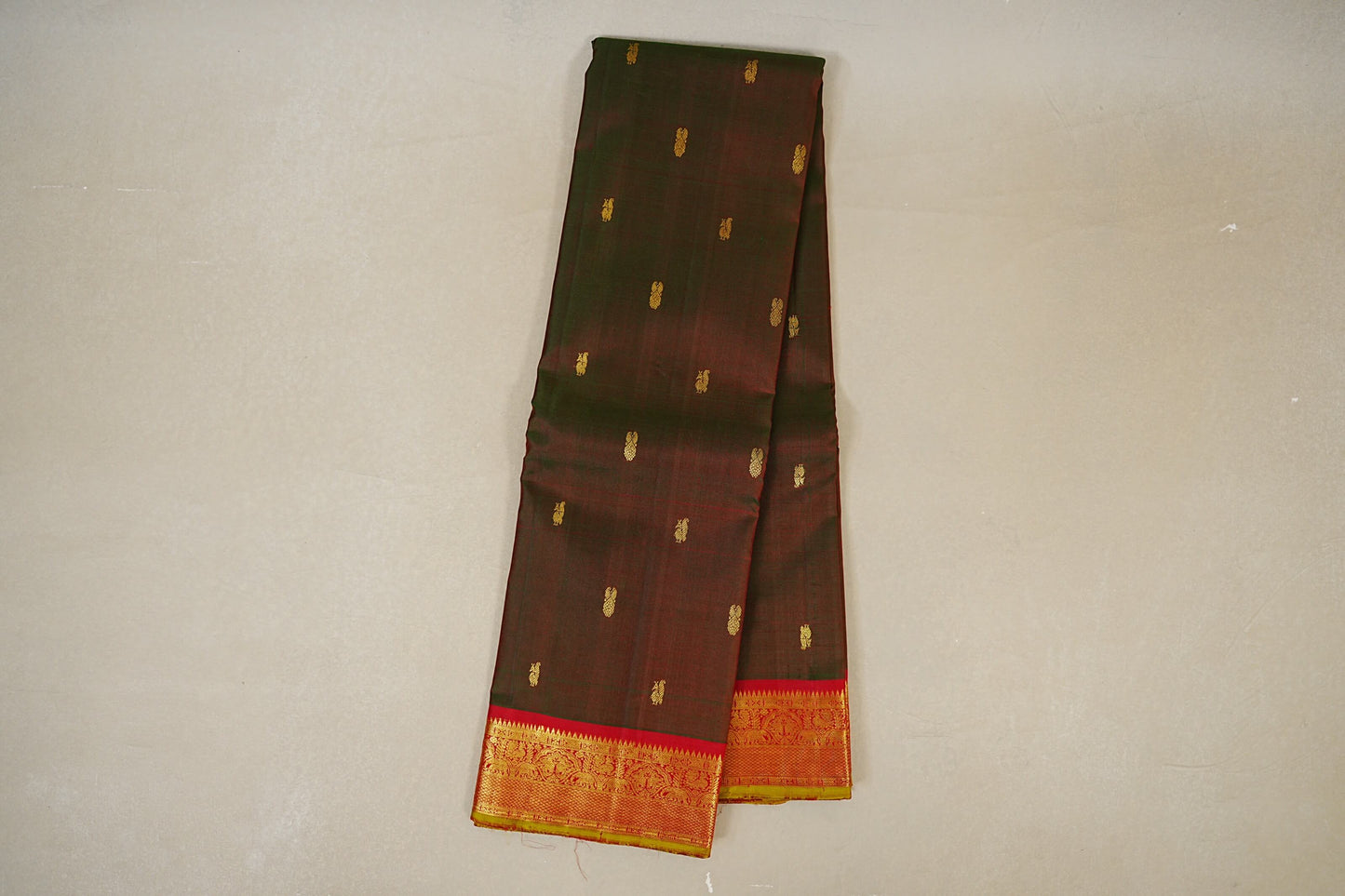 Manthulir Green with Red Borders  Vintage Kanjivaram Silk Saree onlne