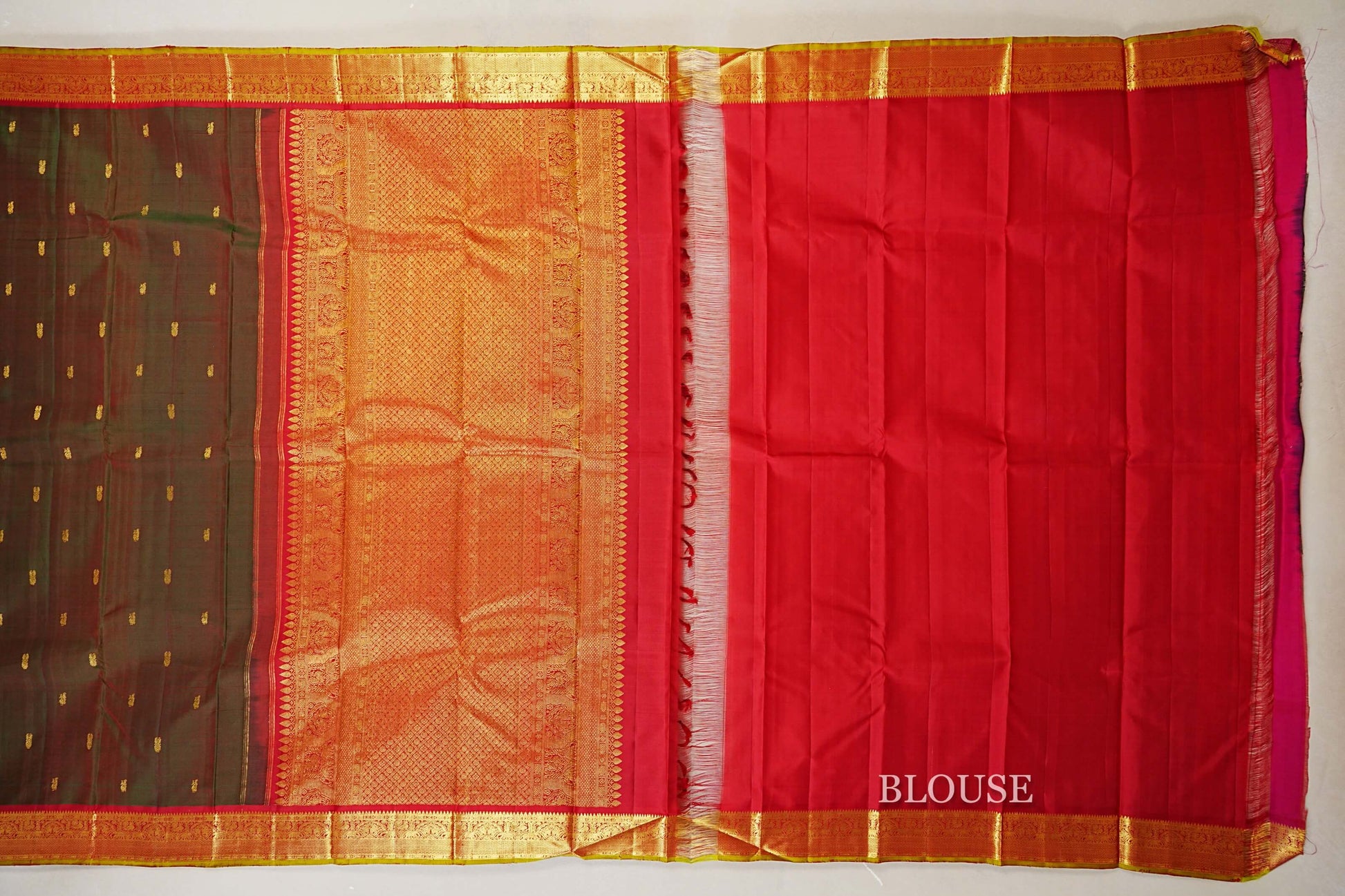 Manthulir Green with Red Borders  Vintage Kanjivaram Silk Saree  blouse