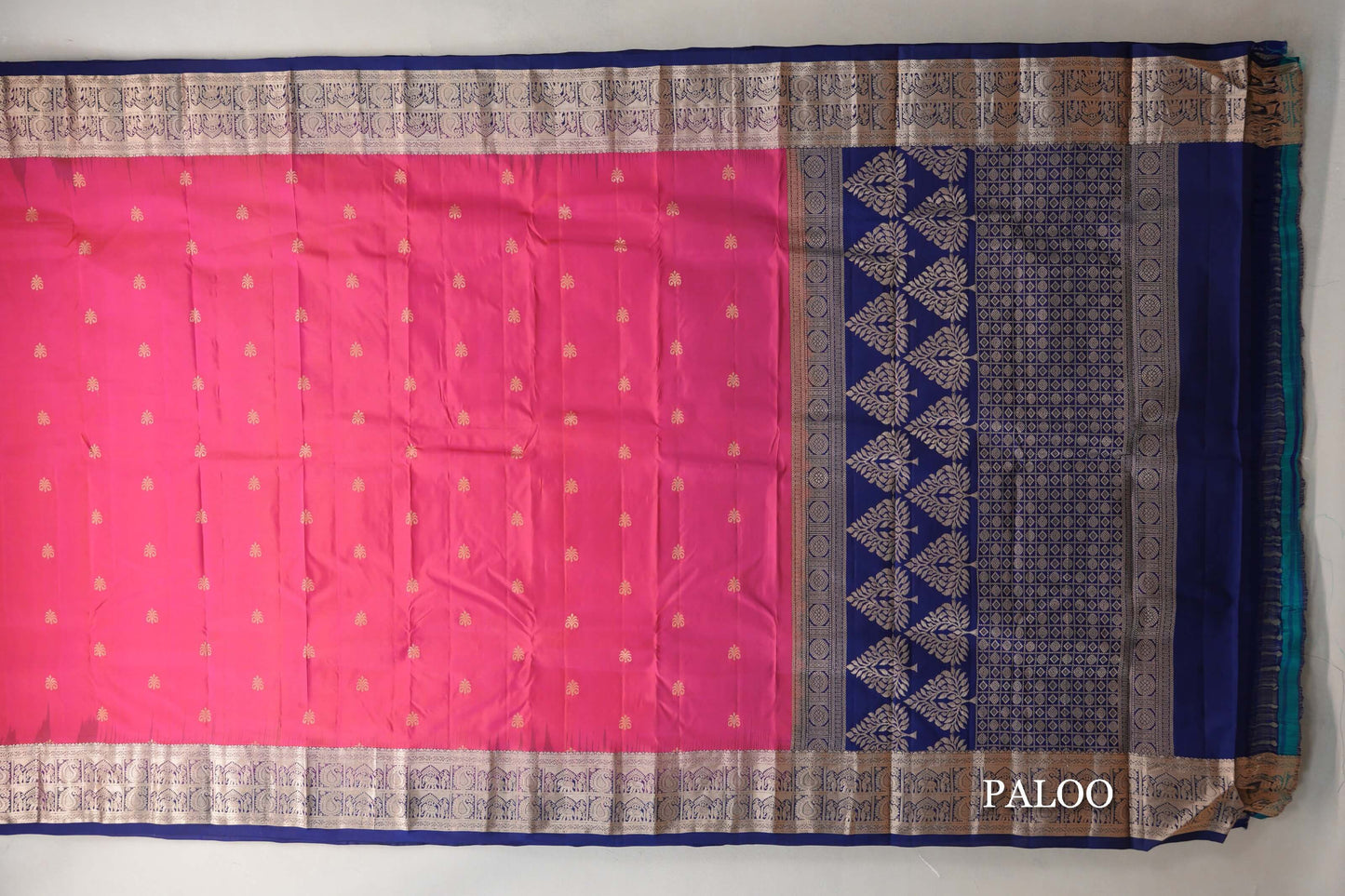 Orangish Pink with Deep Blue Borders Light Weight Kanchipuram Silk Saree paloo