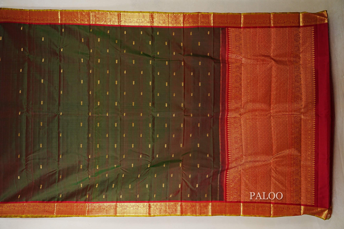 Manthulir Green with Red Borders  Vintage Kanjivaram Silk Saree paloo