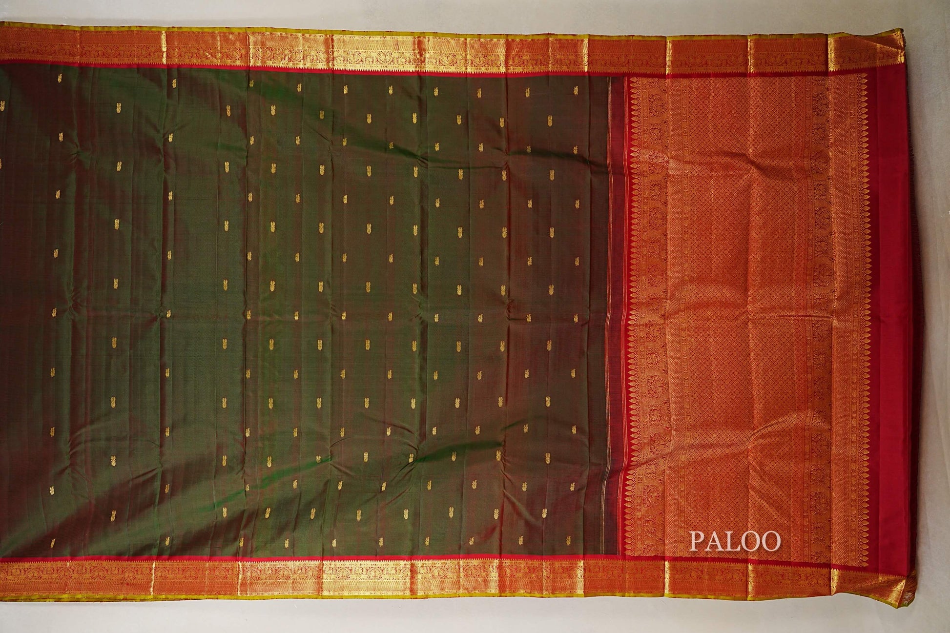 Manthulir Green with Red Borders  Vintage Kanjivaram Silk Saree paloo