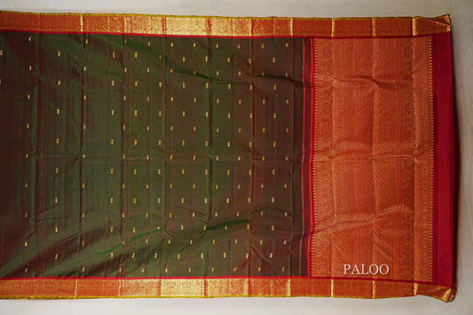Manthulir Green with Red Borders  Vintage Kanjivaram Silk Saree paloo