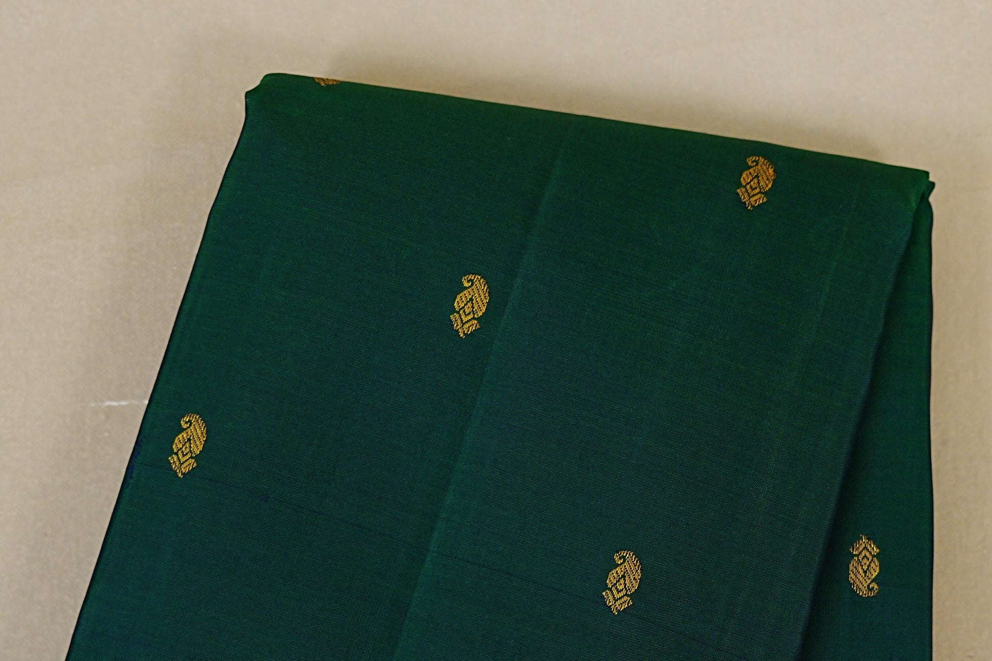 Peacock Green with Magenta Borders Vintage Kanjivaram Silk Saree body zoom