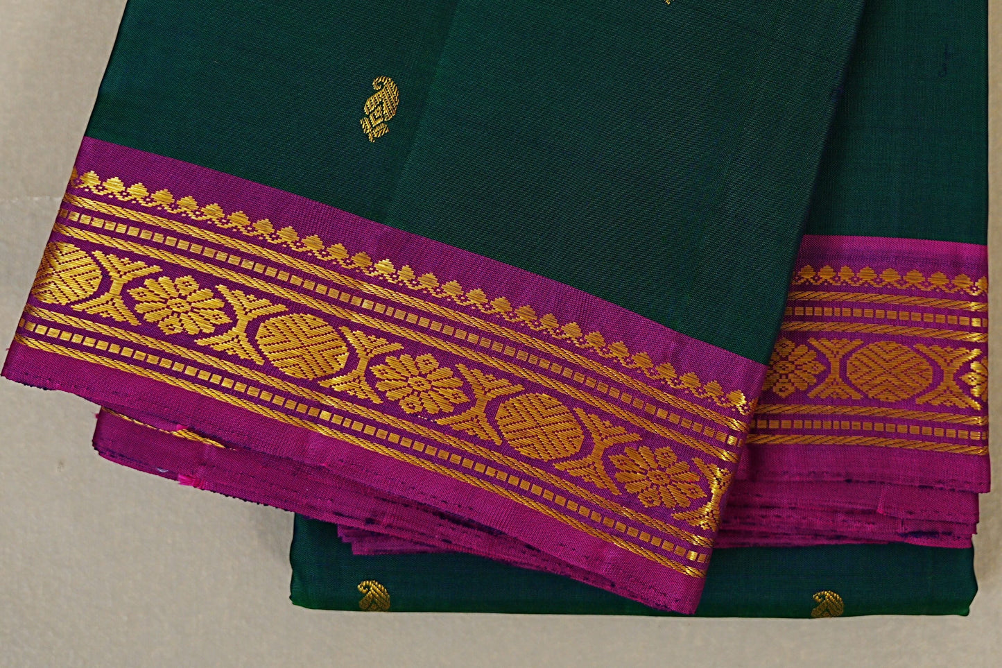 Peacock Green with Magenta Borders Vintage Kanjivaram Silk Saree border zoom