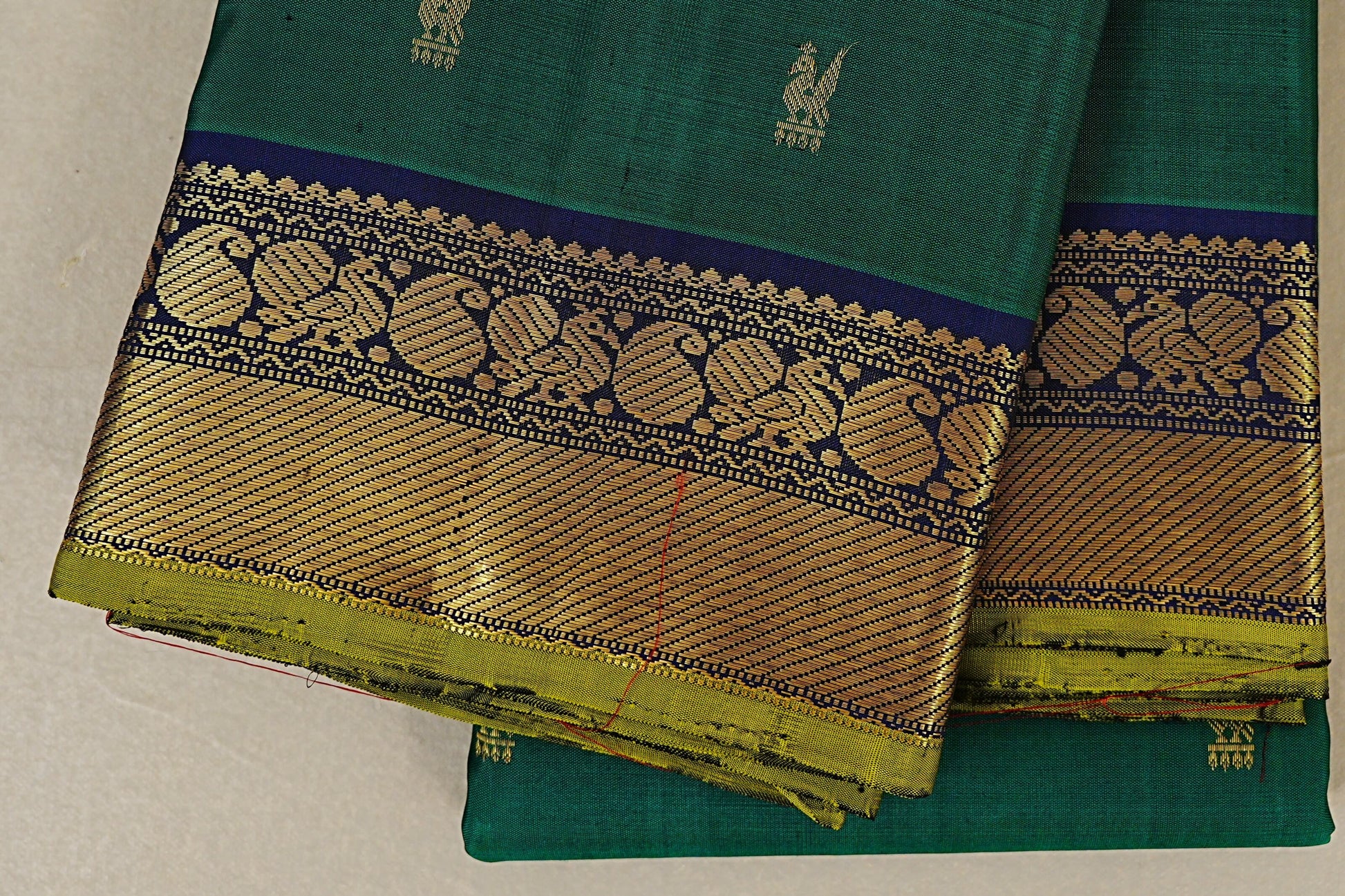Medium Green Vintage Kanjivaram Silk Saree border zoom