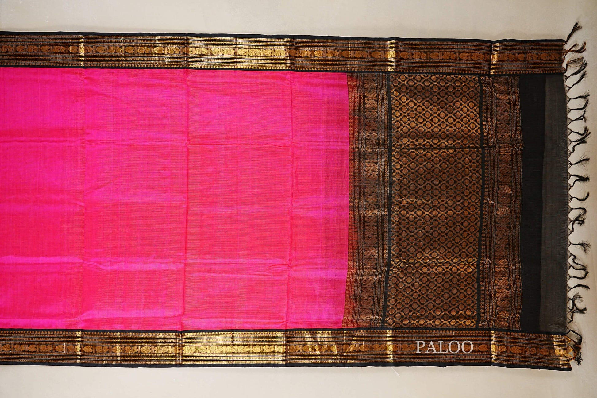 Bright Rani Pink Vaira Oosi Silk Cotton Saree paloo
