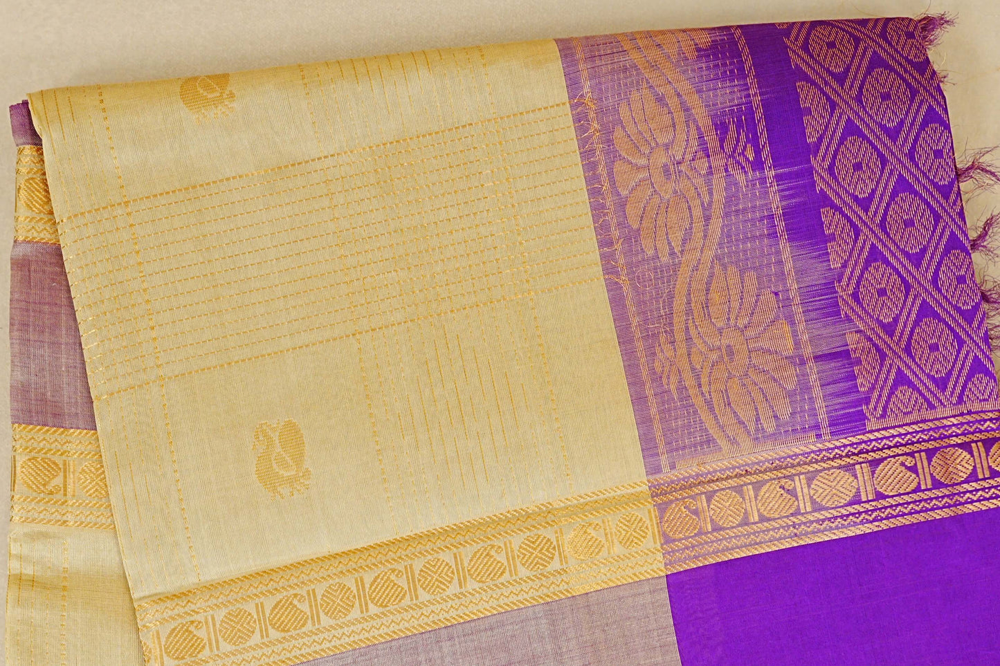 Cream Silk Cotton Saree body zoom