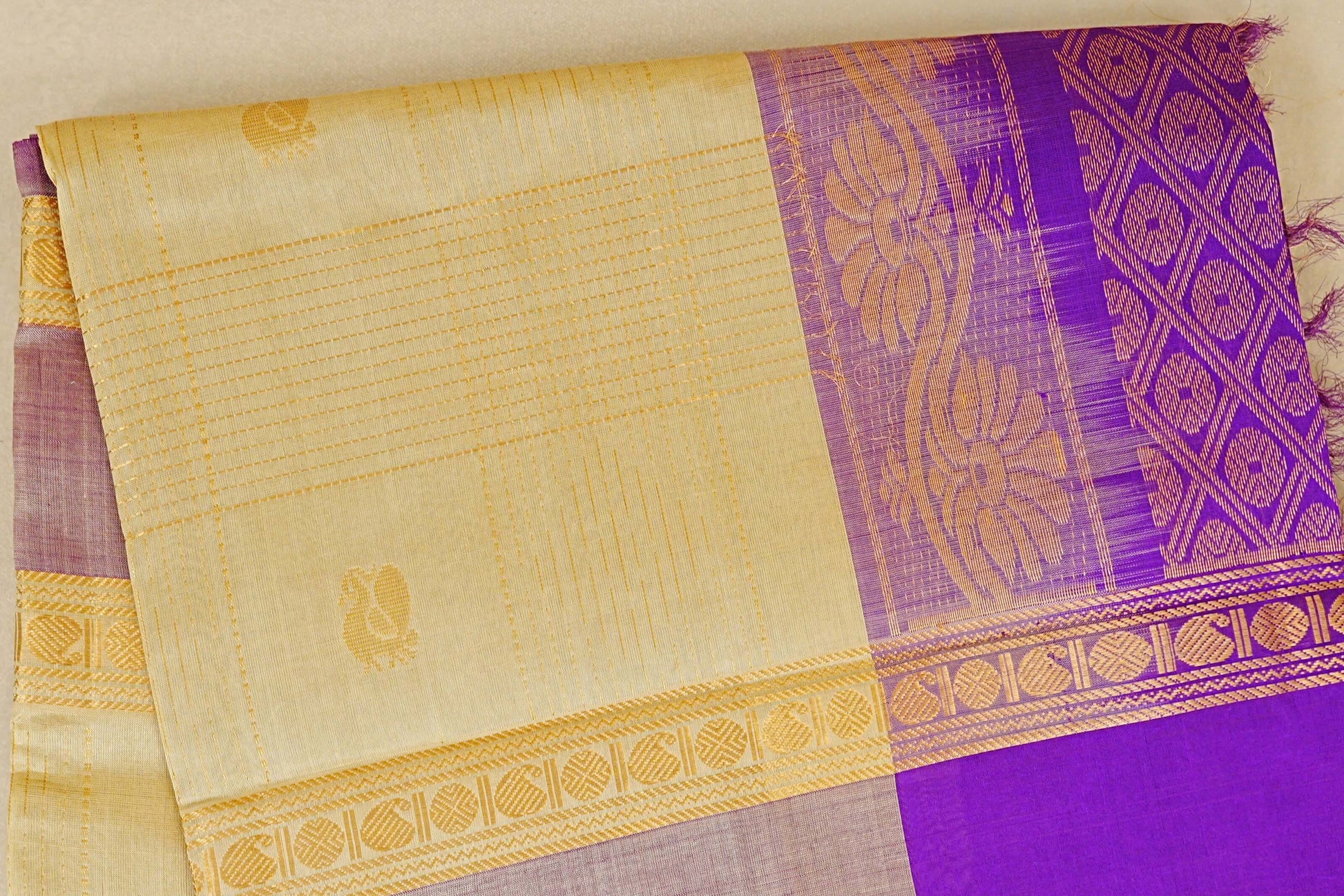 Cream Silk Cotton Saree body zoom