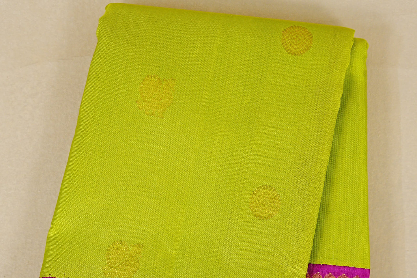 Bright Parrot Green Vintage Kanjivaram Silk Saree body zoom