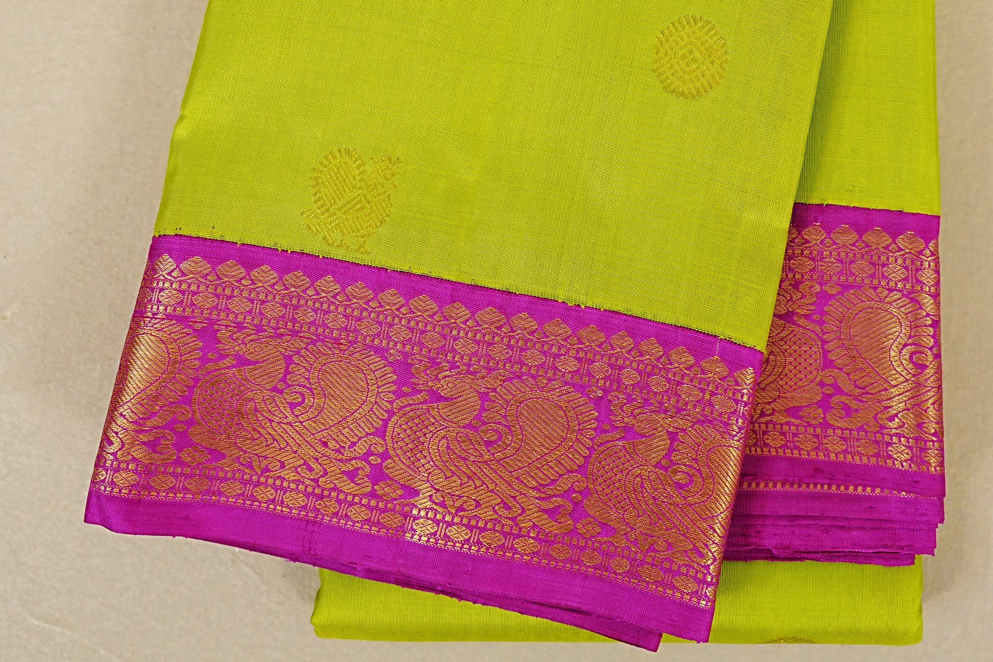 Bright Parrot Green Vintage Kanjivaram Silk Saree border zoom