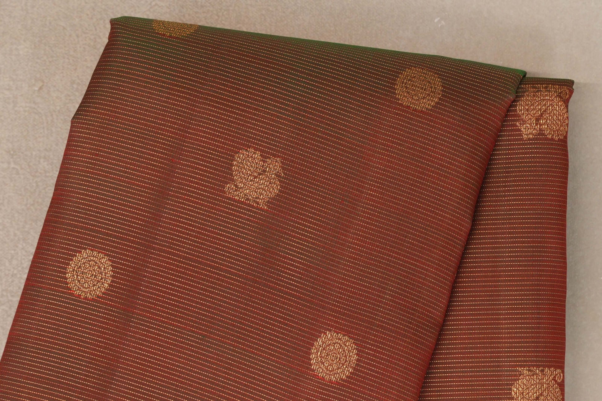 Dual Tone of Green and Red Vaira Oosi Vintage Heirloom Kanjivaram Silk Saree body