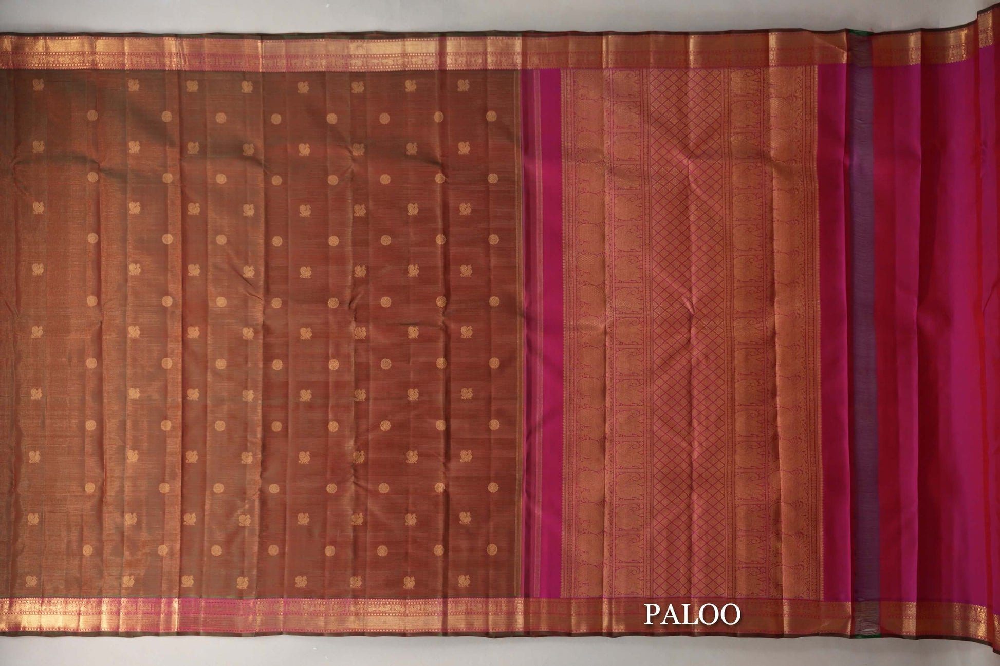 Dual Tone of Green and Red Vaira Oosi Vintage Heirloom Kanjivaram Silk Saree paloo