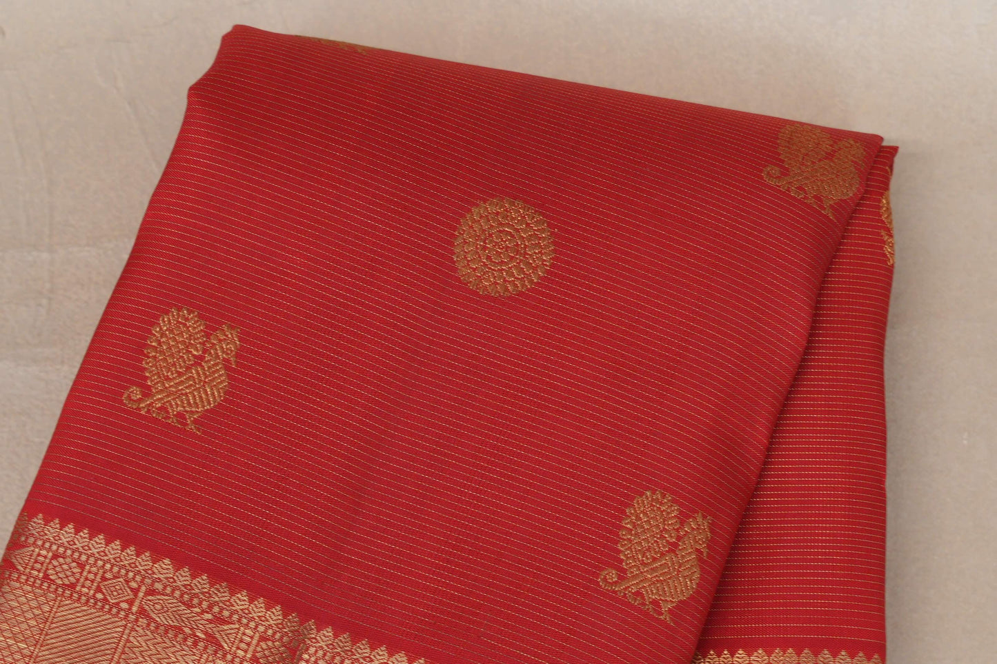 Bright Red Vaira Oosi Vintage Heirloom Kanjivaram Silk Saree body