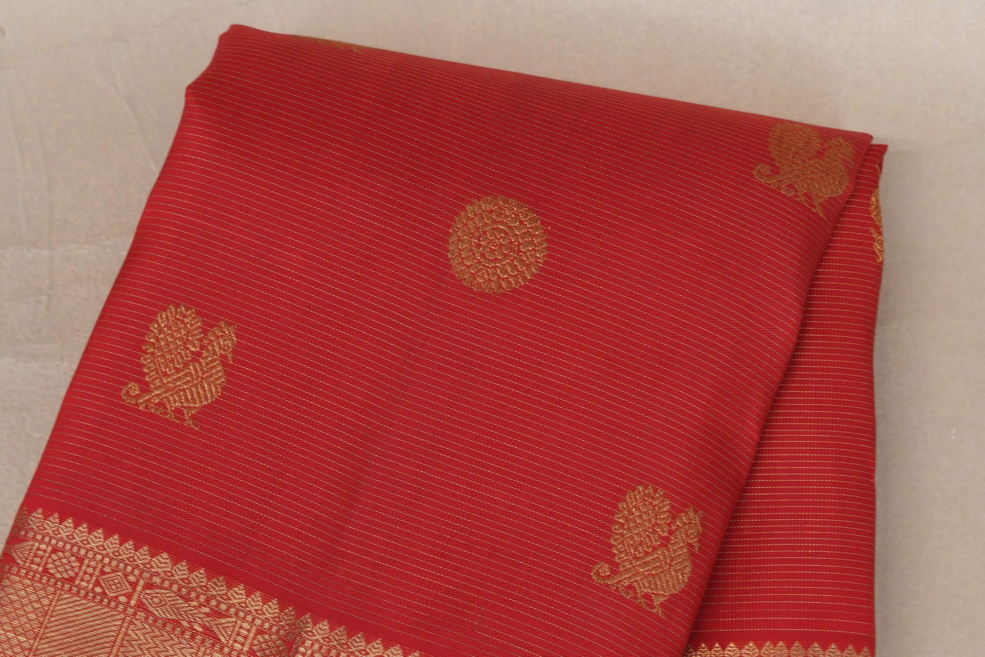 Bright Red Vaira Oosi Vintage Heirloom Kanjivaram Silk Saree body