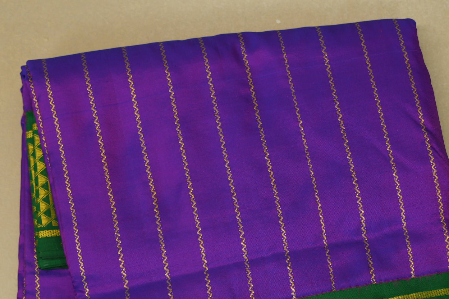 Dual Tone Violet and Magenta Ten yards silk saree body  body zoom