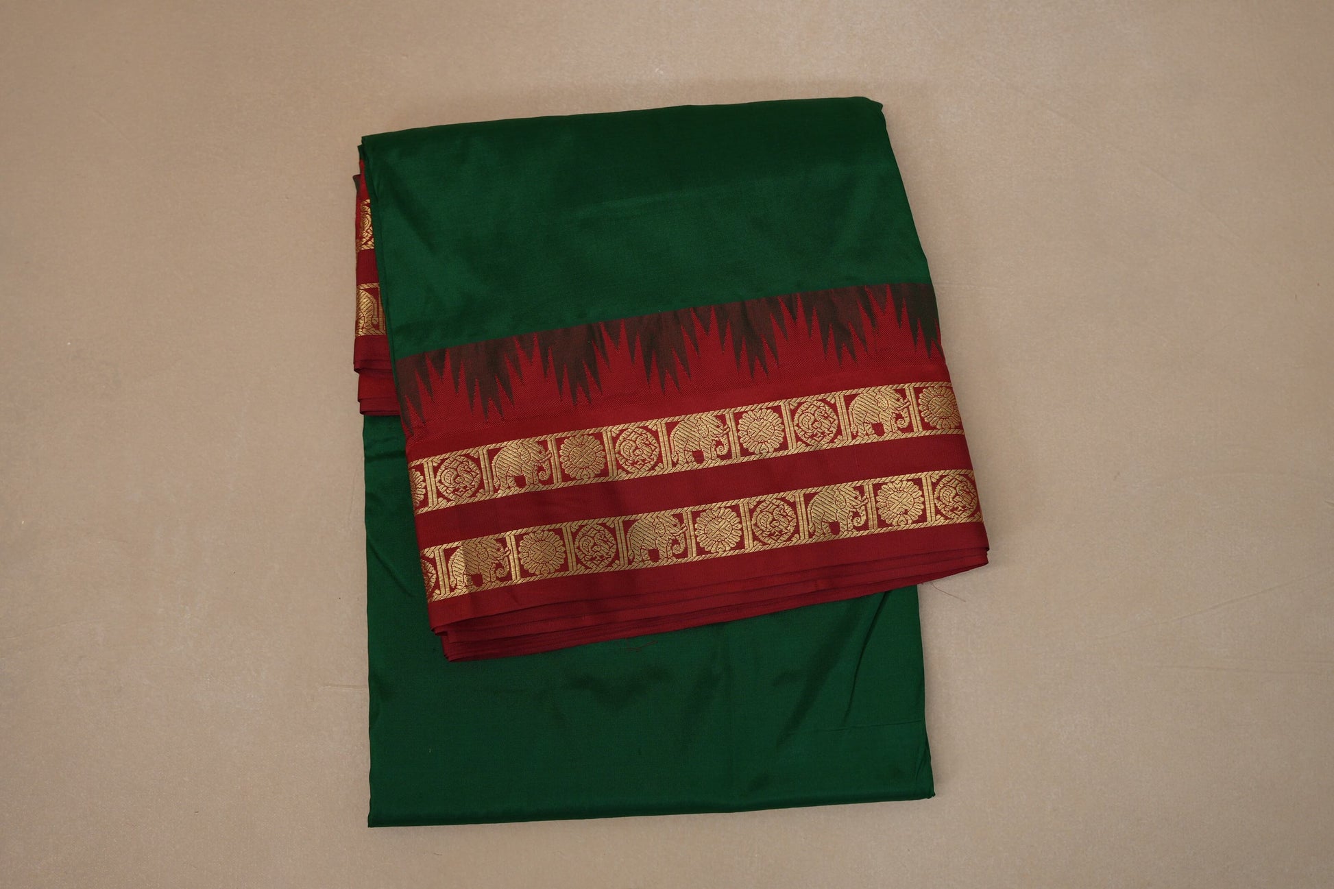 Bottle green with Reddish maroon borders Ten yards silk saree 